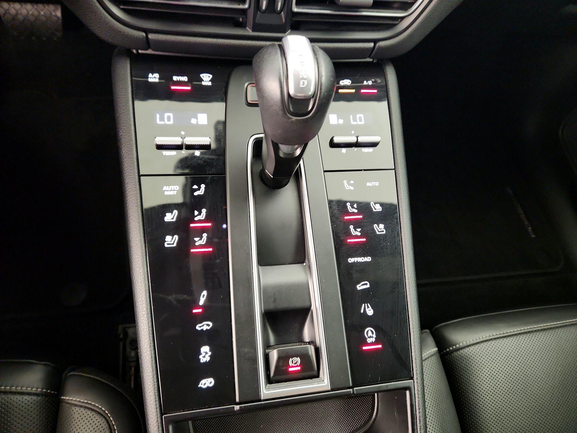 Thumbnail: 2022 Porsche Macan - 18
