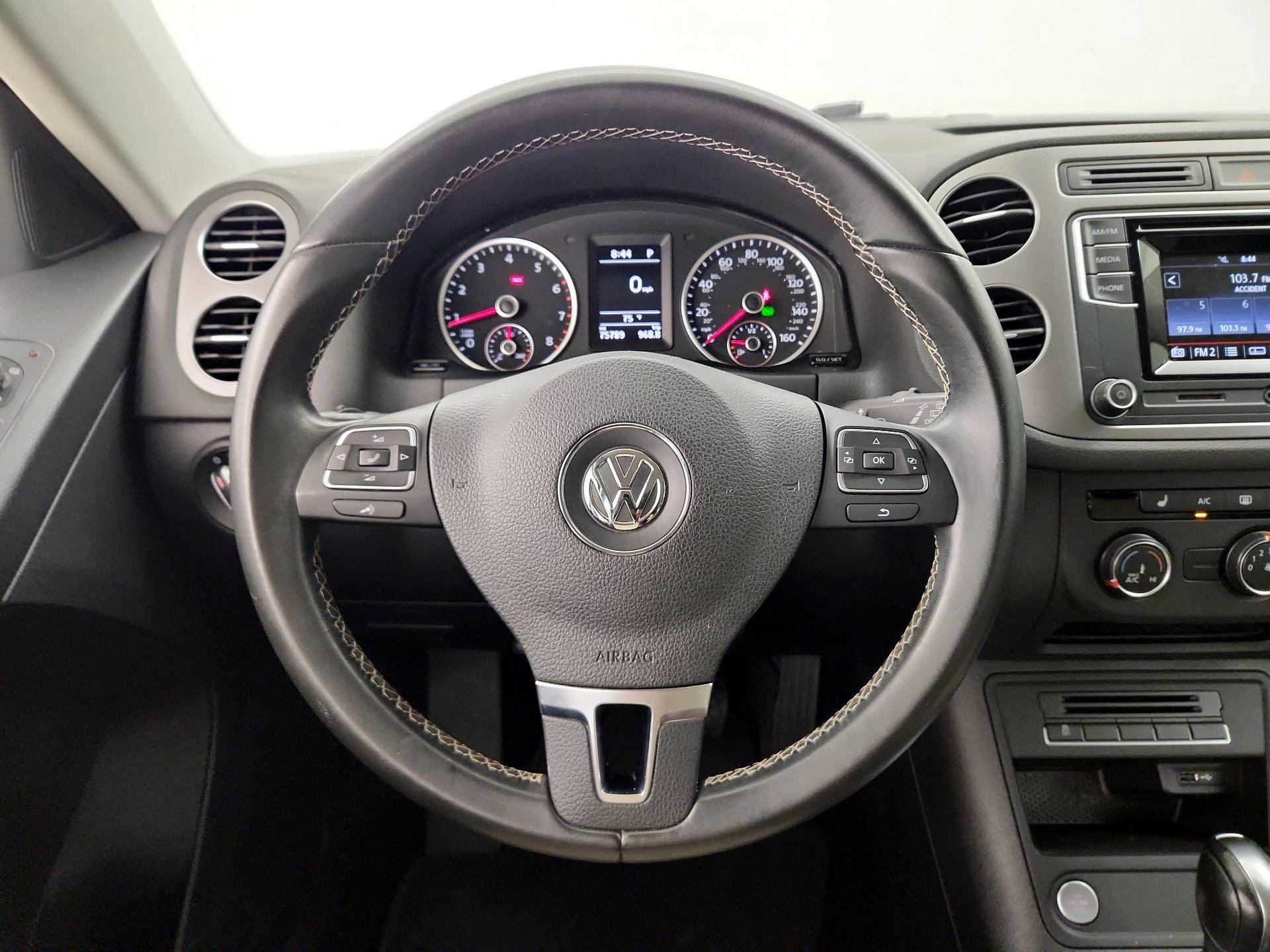 Thumbnail: 2016 Volkswagen Tiguan - 10