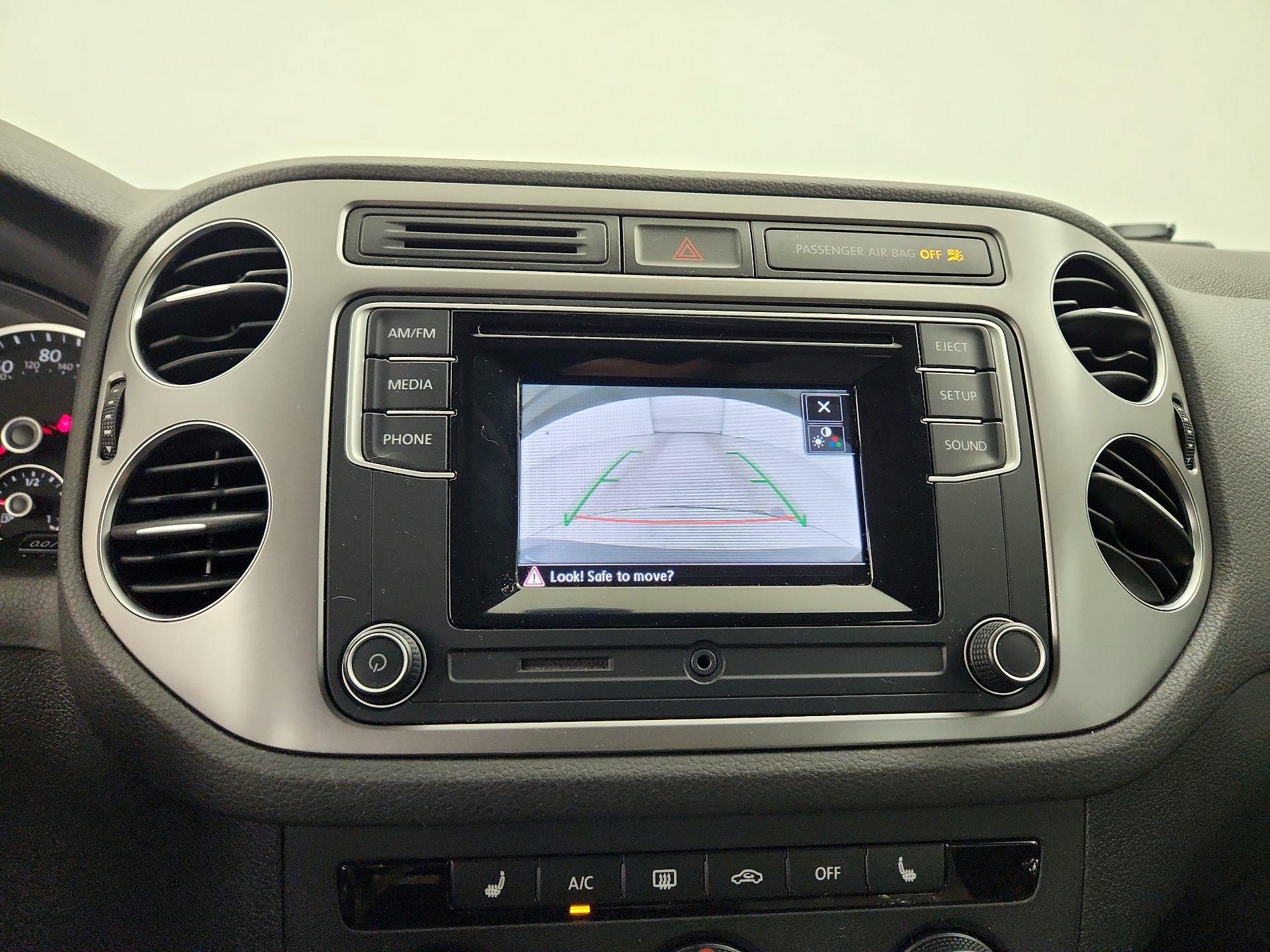 Thumbnail: 2016 Volkswagen Tiguan - 14