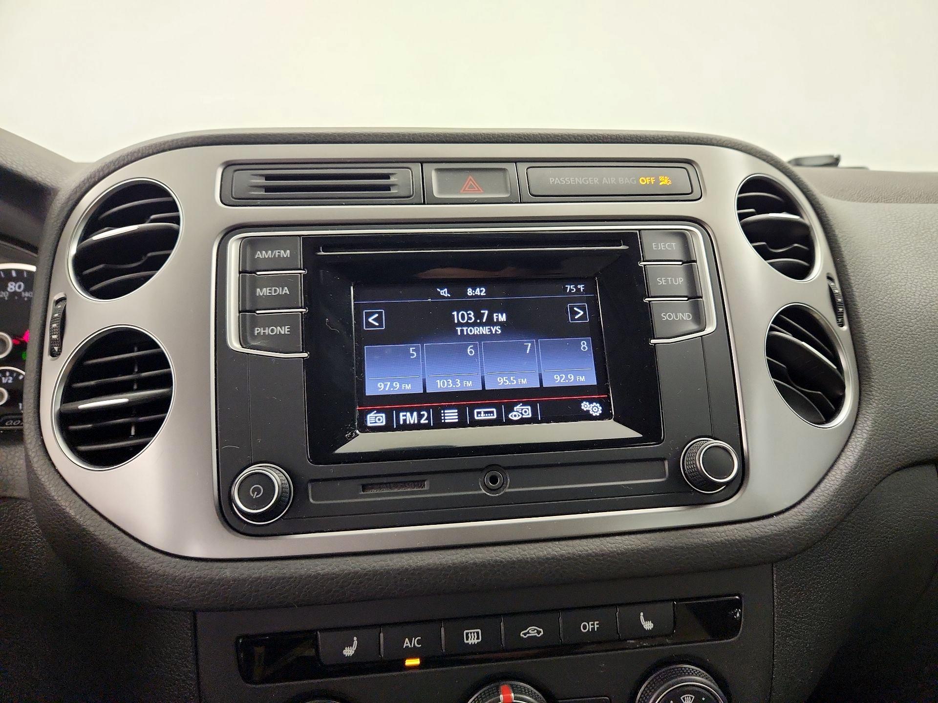 Thumbnail: 2016 Volkswagen Tiguan - 15