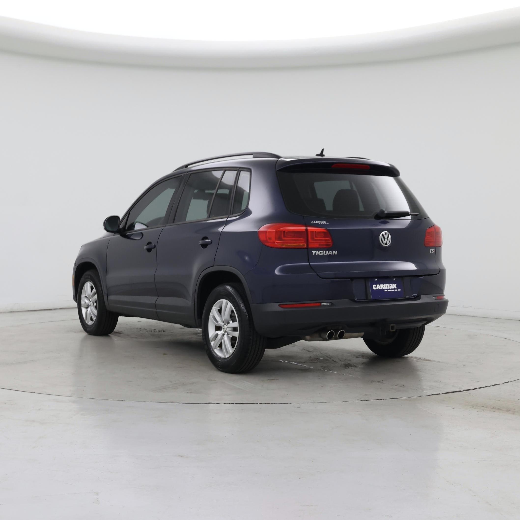 Thumbnail: 2016 Volkswagen Tiguan - 2