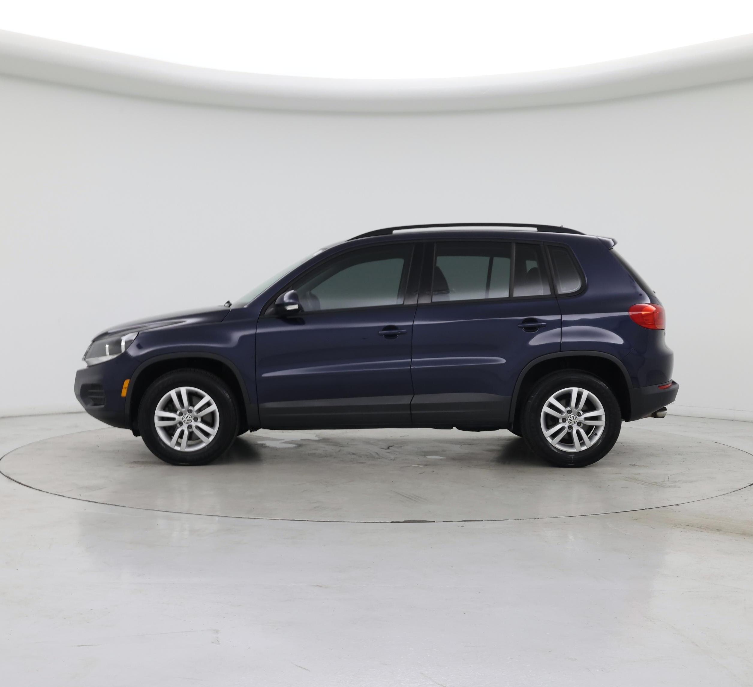 Thumbnail: 2016 Volkswagen Tiguan - 3