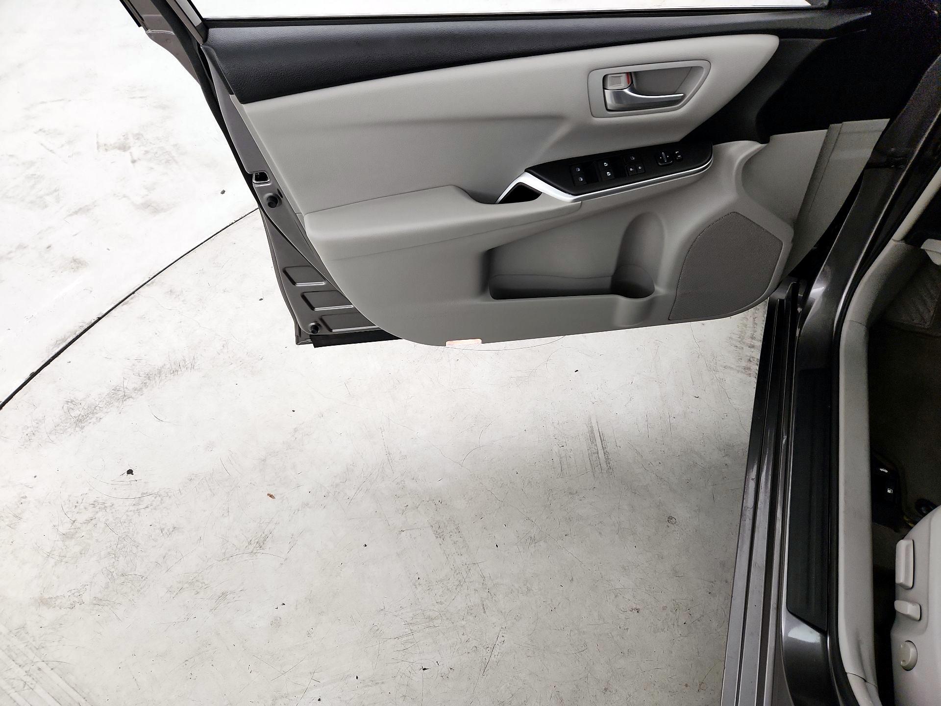 Thumbnail: 2017 Toyota Camry - 12