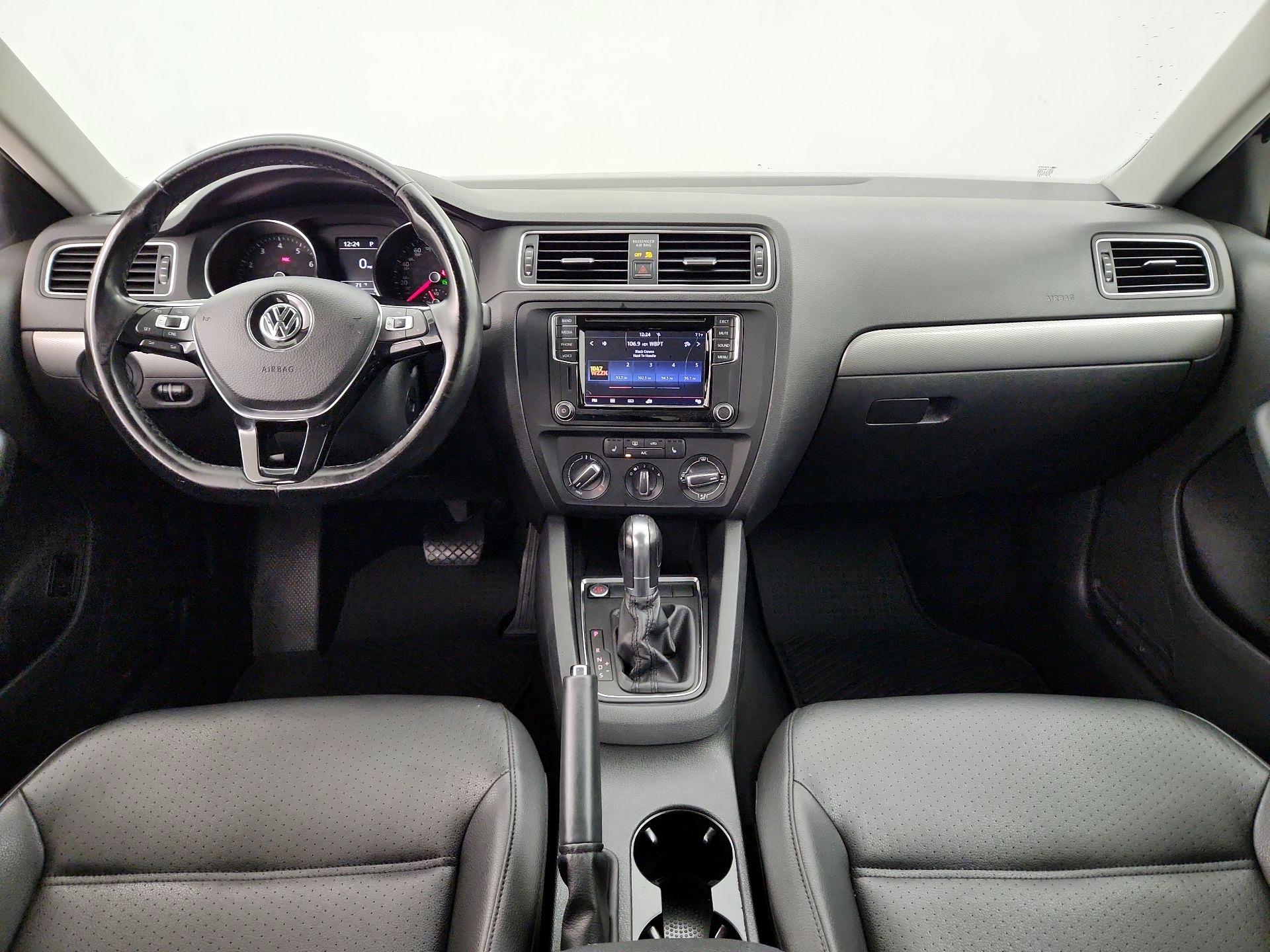Thumbnail: 2017 Volkswagen Jetta - 9
