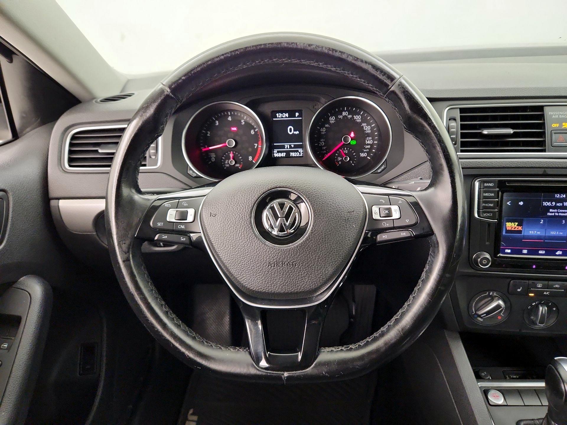 Thumbnail: 2017 Volkswagen Jetta - 10