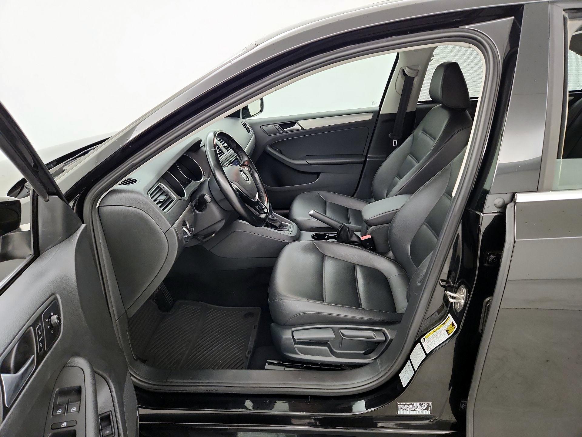 Thumbnail: 2017 Volkswagen Jetta - 11