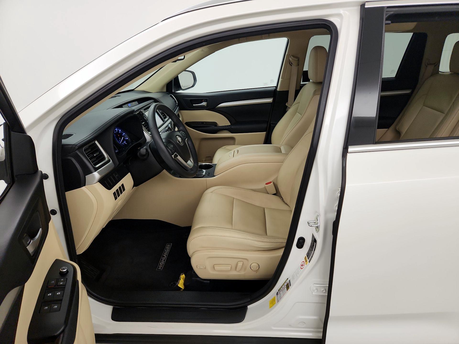 Thumbnail: 2014 Toyota Highlander - 11