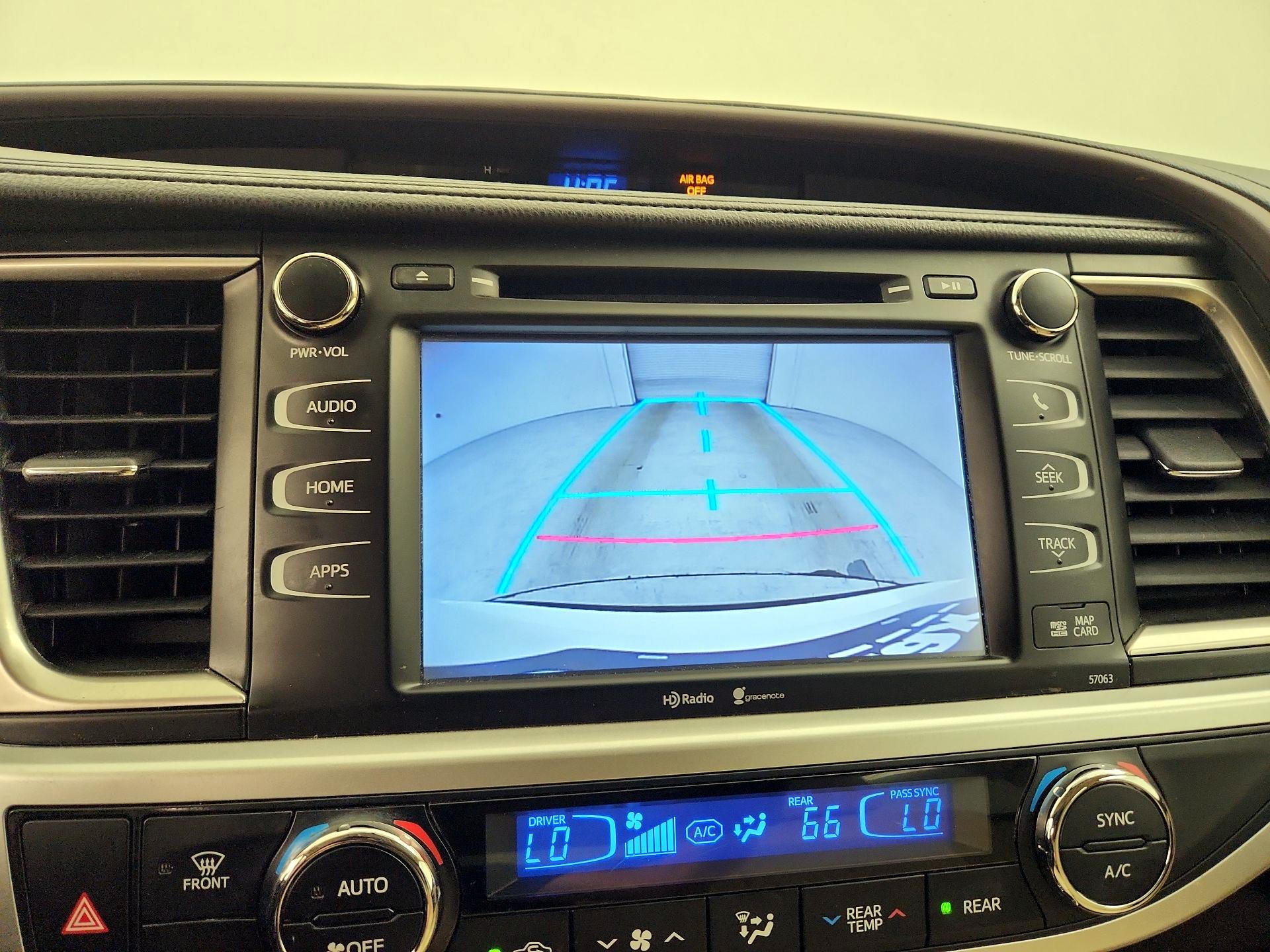 Thumbnail: 2014 Toyota Highlander - 15