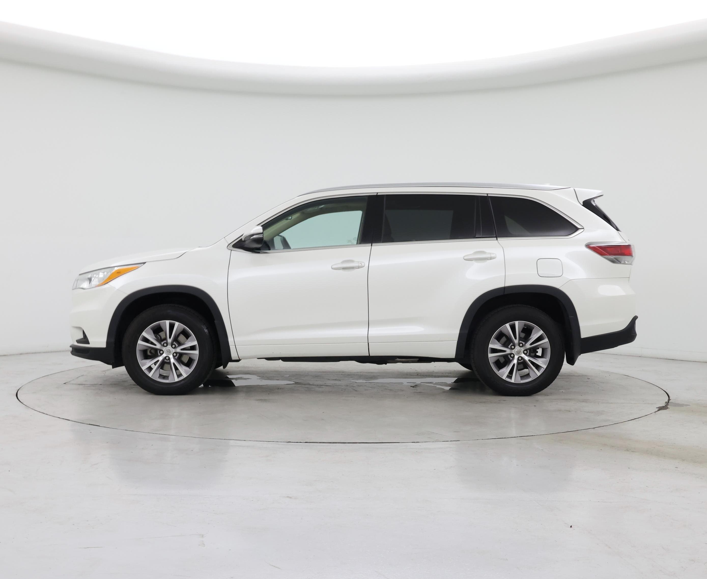 Thumbnail: 2014 Toyota Highlander - 3