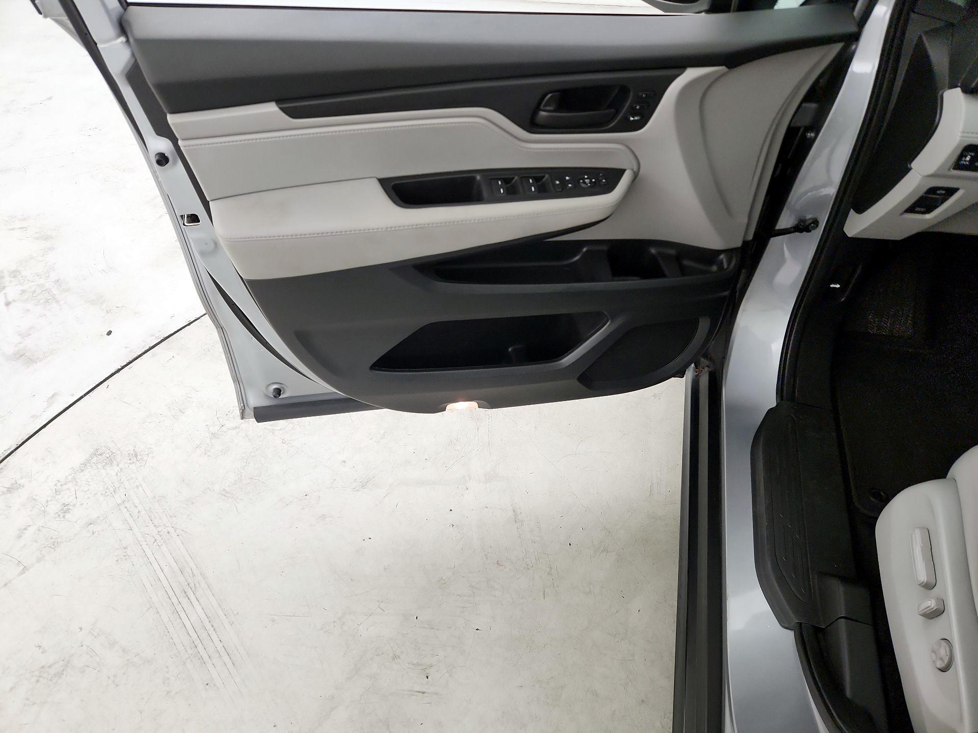 Thumbnail: 2019 Honda Odyssey - 12