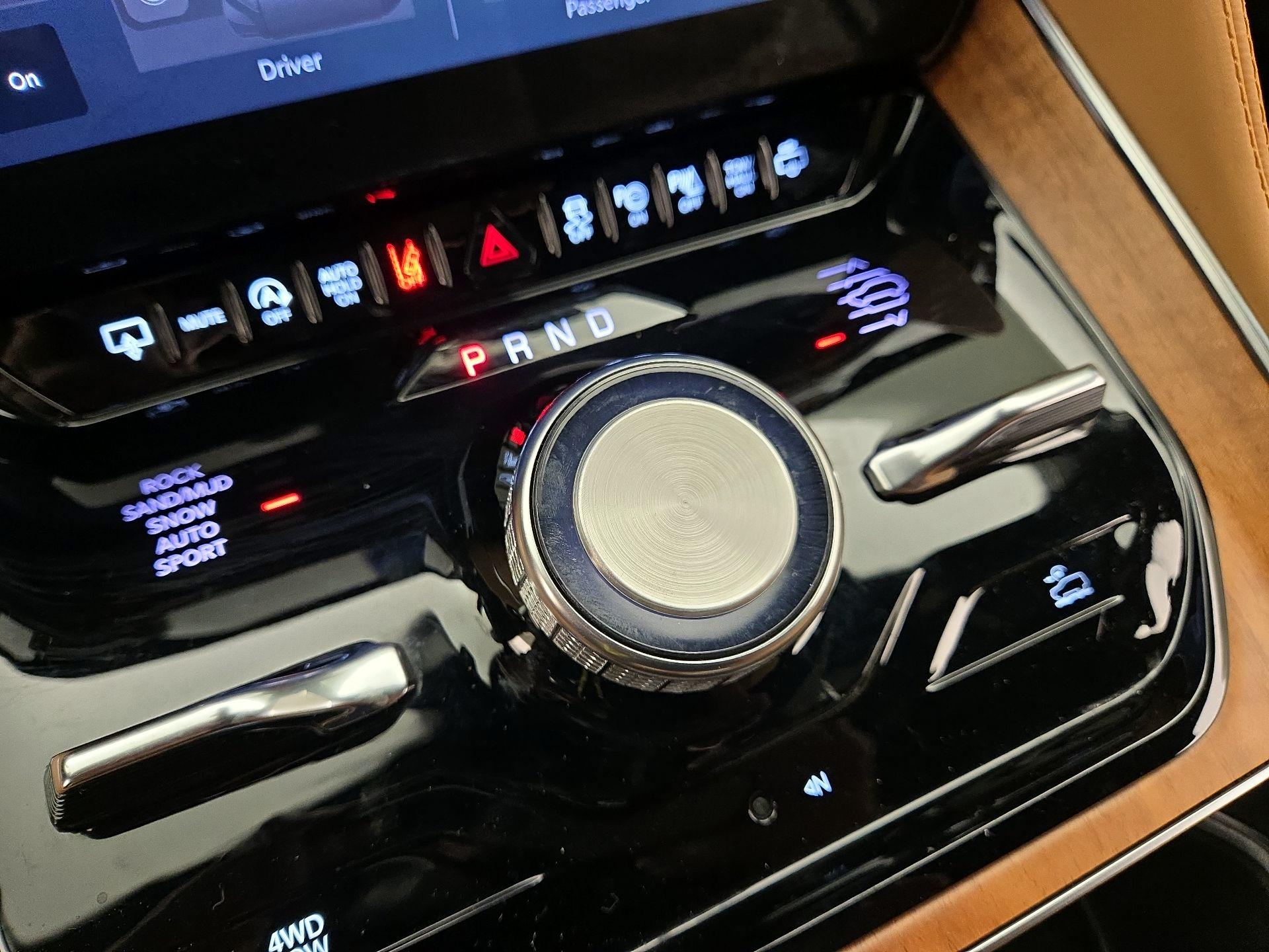 Thumbnail: 2024 Jeep Grand Wagoneer - 18