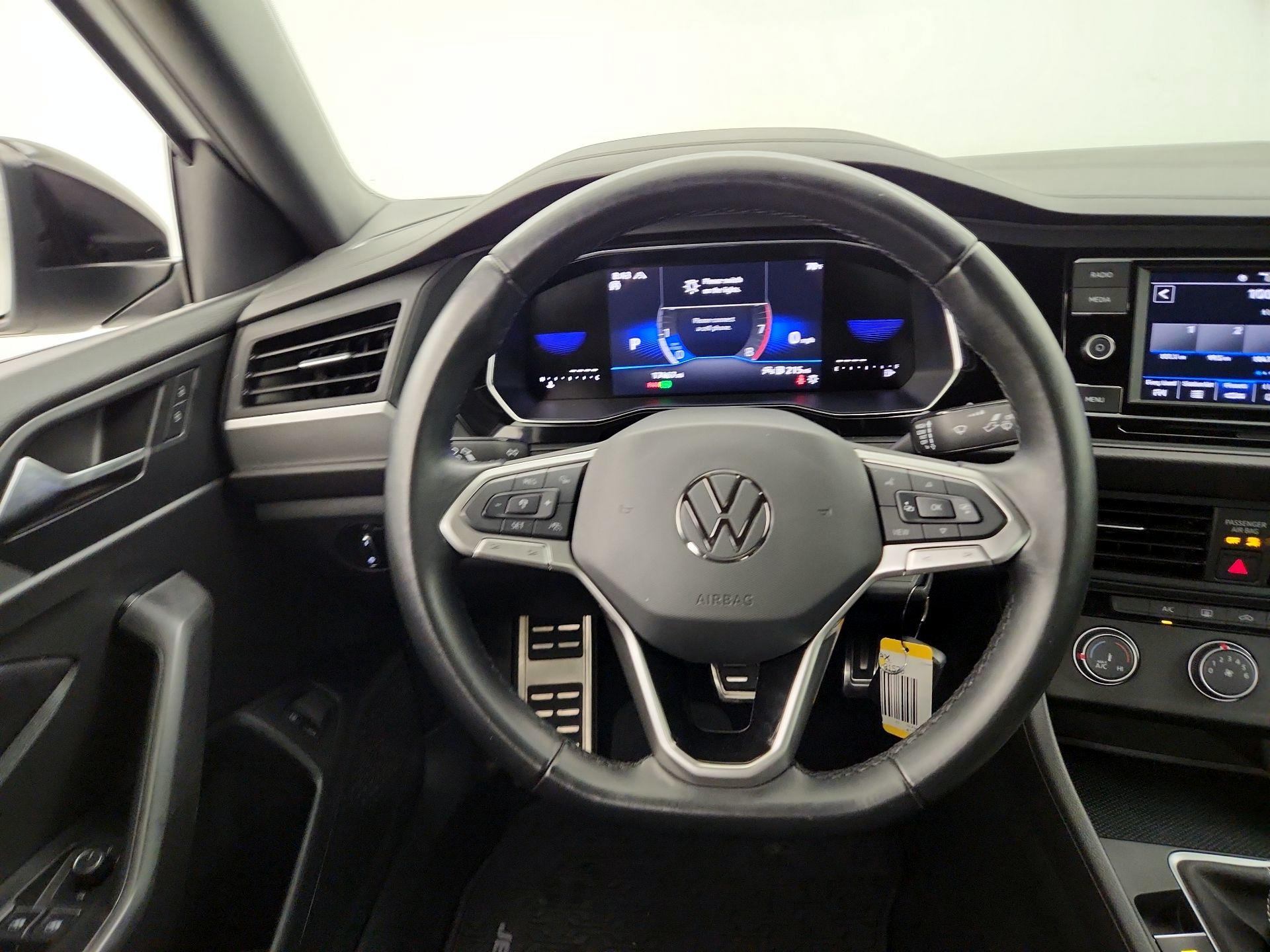 Thumbnail: 2023 Volkswagen Jetta - 10