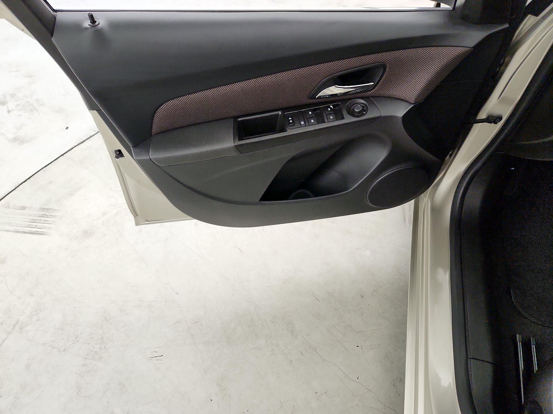 Thumbnail: 2016 Chevrolet Cruze - 12