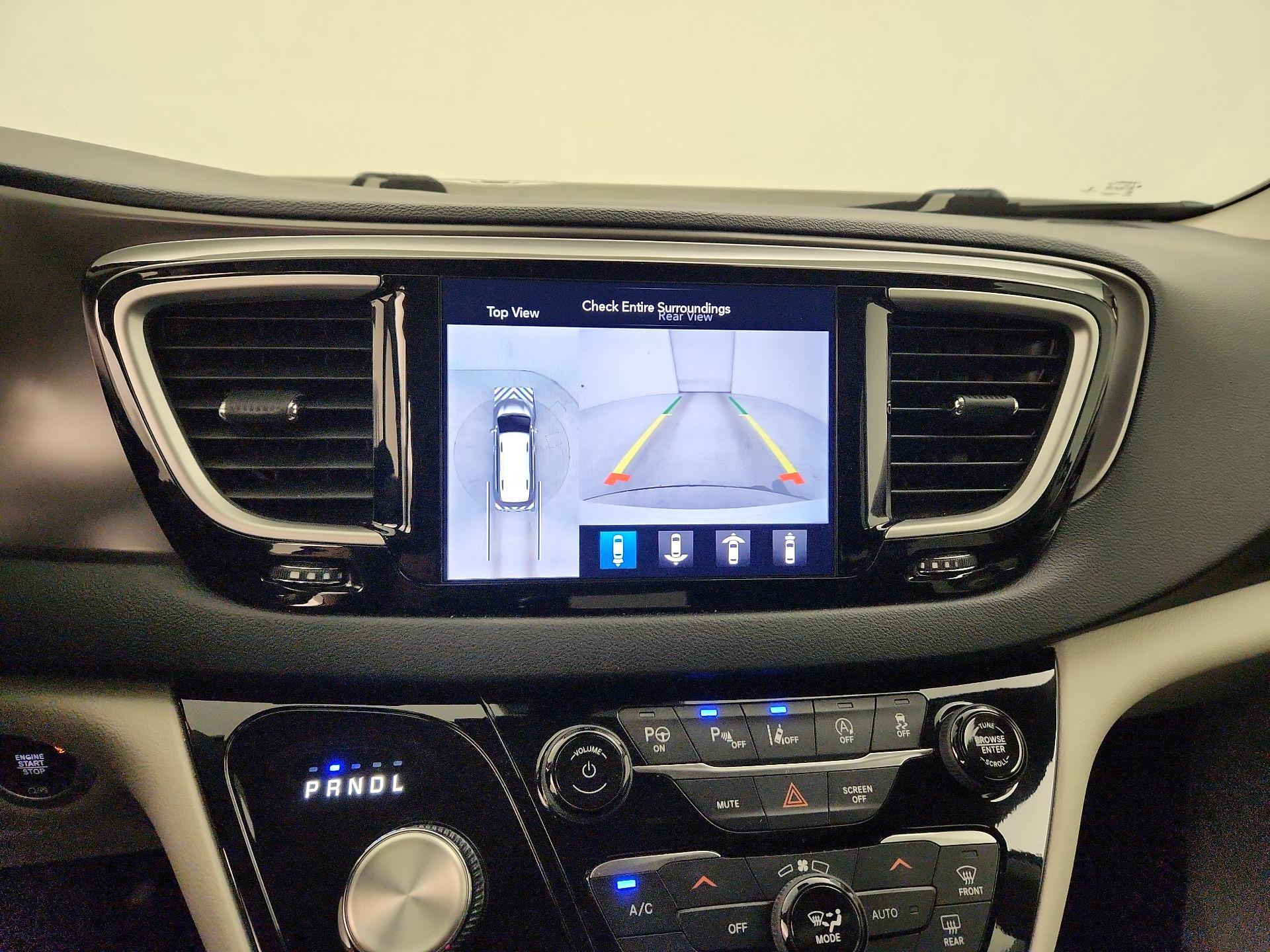 Thumbnail: 2020 Chrysler Pacifica - 15