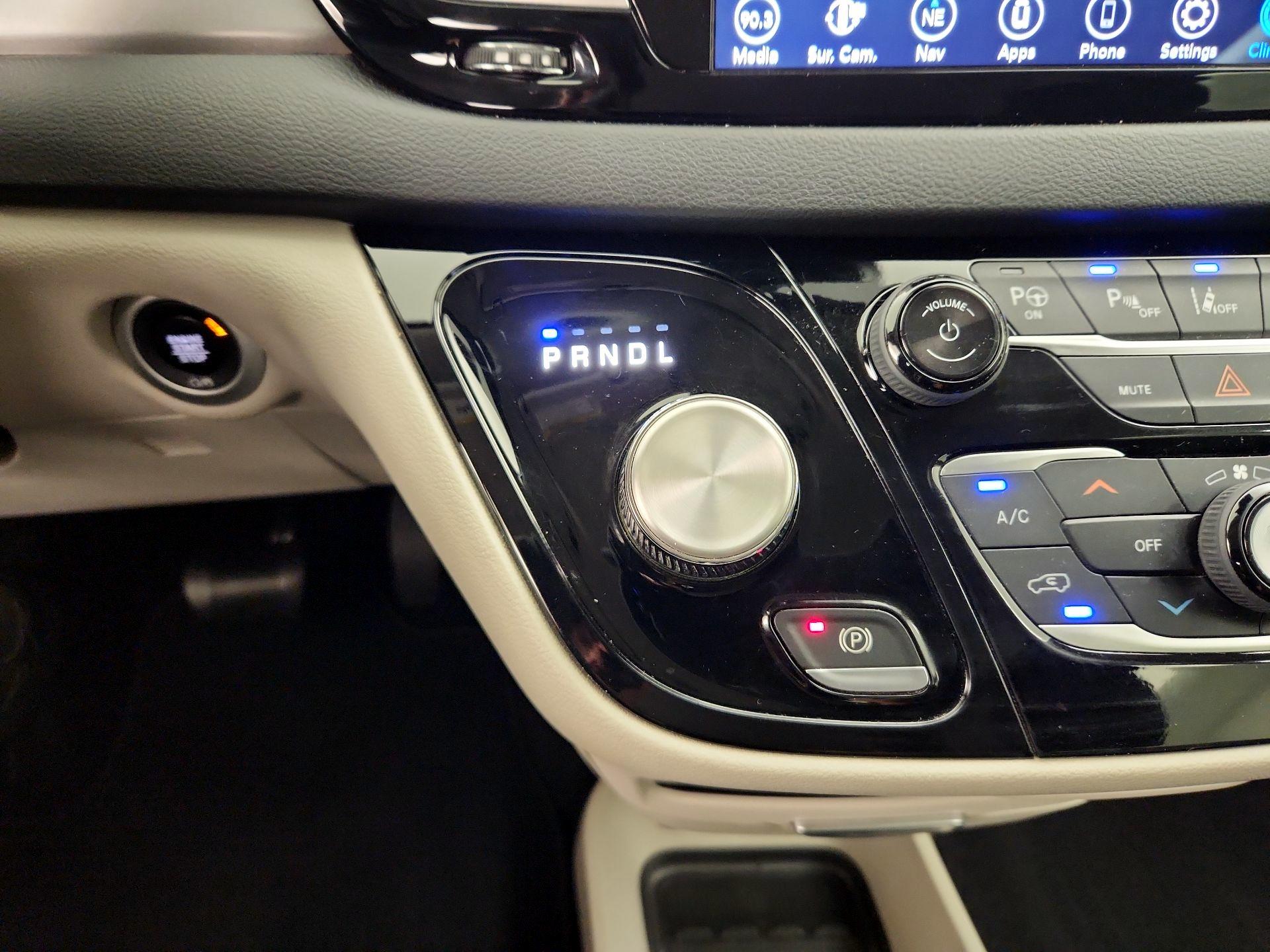 Thumbnail: 2020 Chrysler Pacifica - 18