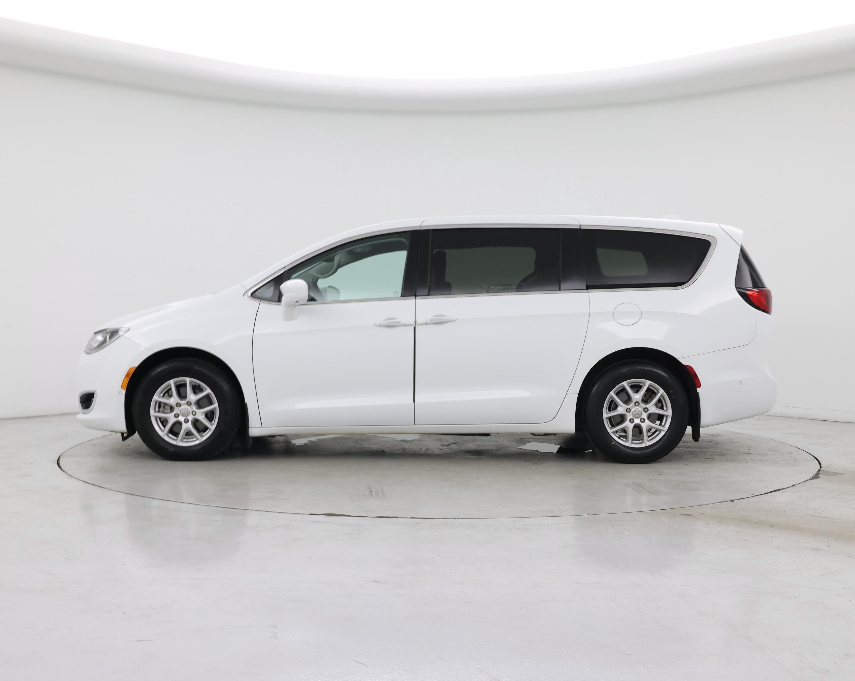 Thumbnail: 2020 Chrysler Pacifica - 3