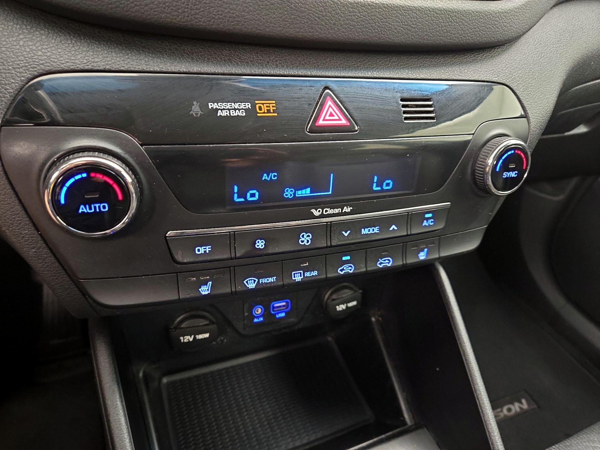 Thumbnail: 2016 Hyundai Tucson - 16