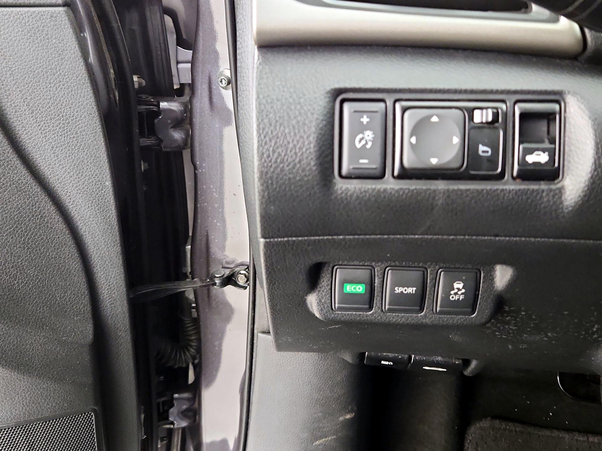 Thumbnail: 2014 Nissan Sentra - 13