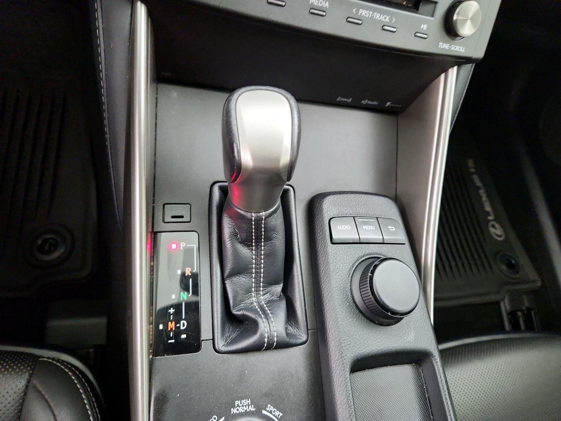 Thumbnail: 2016 Lexus IS - 17