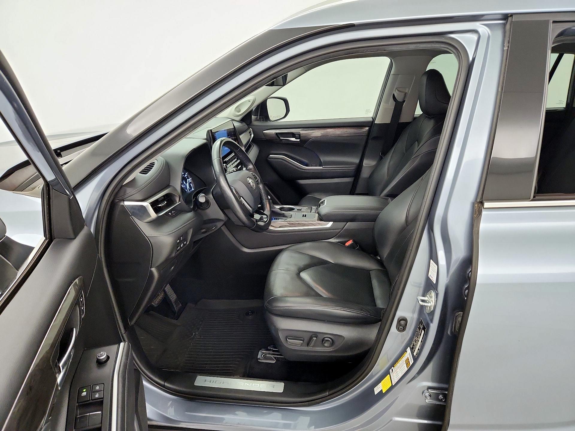 Thumbnail: 2020 Toyota Highlander - 11
