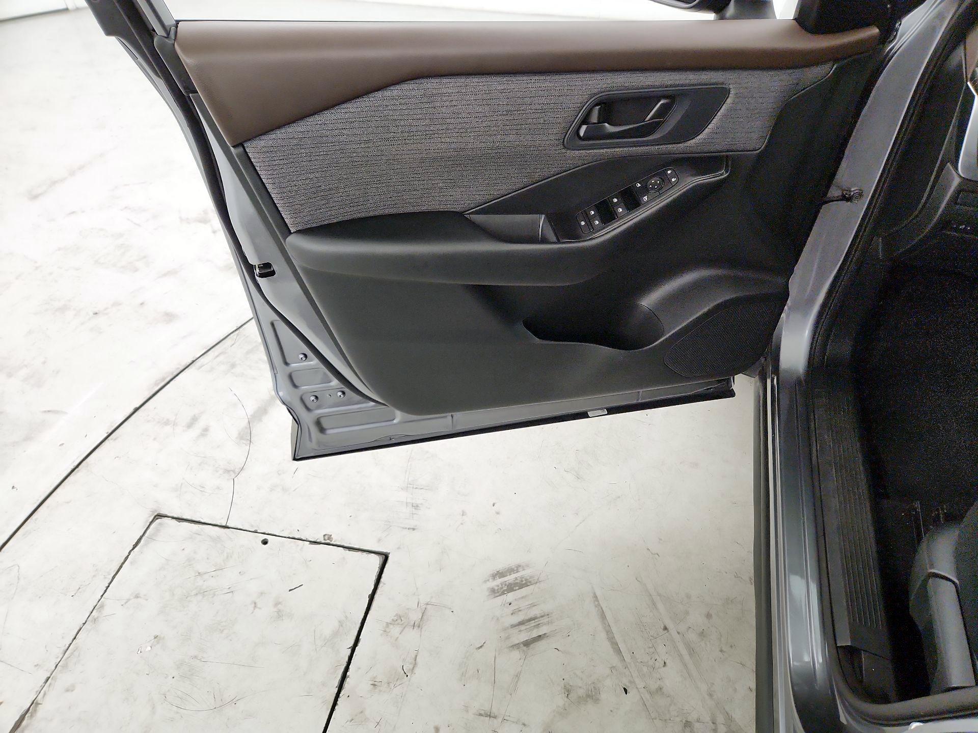 Thumbnail: 2023 Nissan Rogue - 12