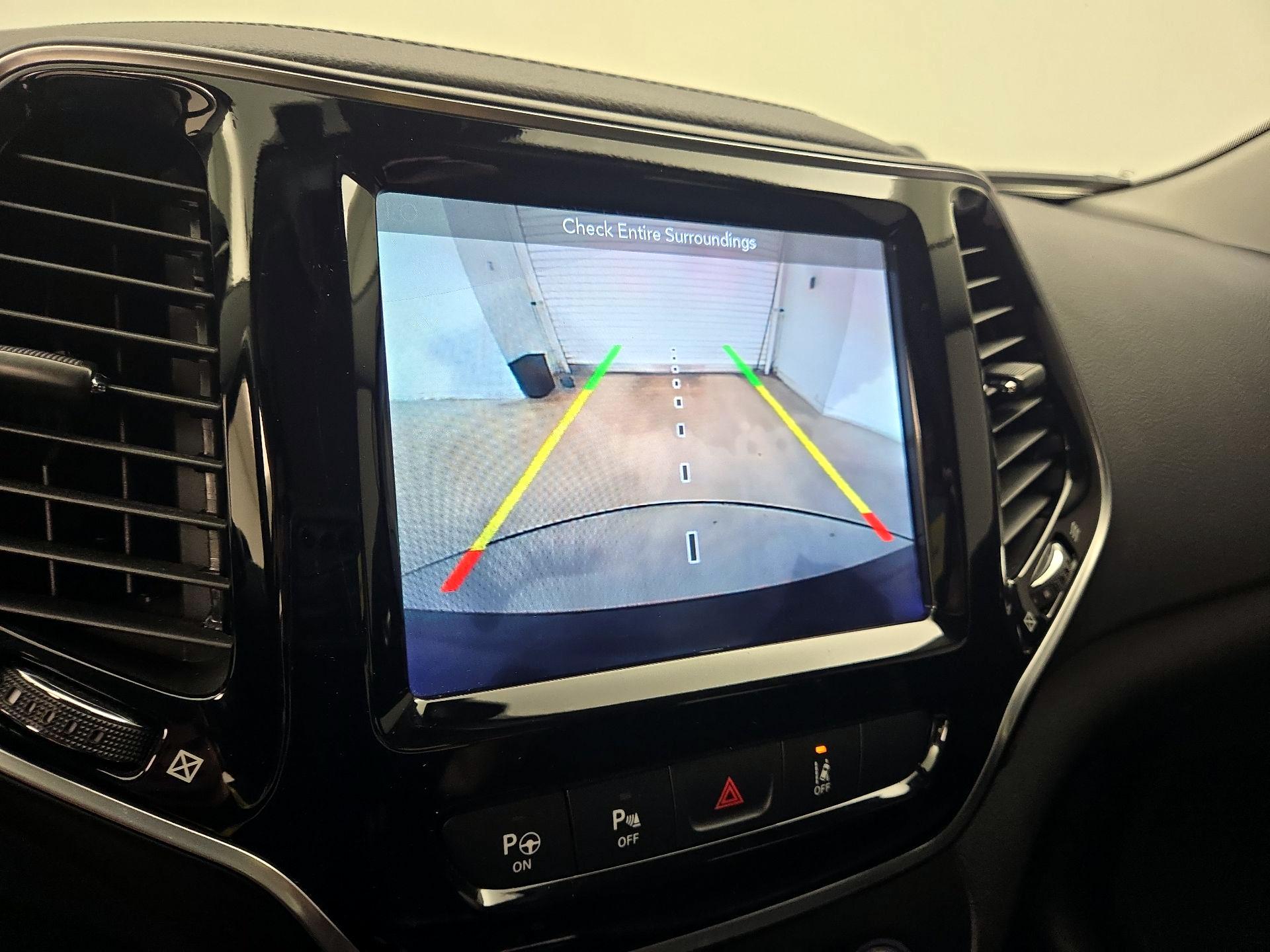 Thumbnail: 2019 Jeep Cherokee - 15