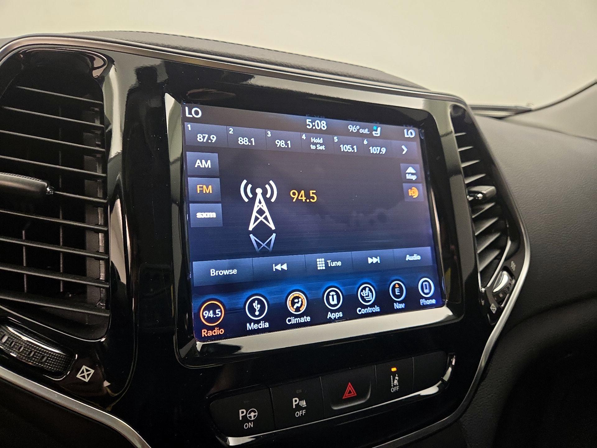 Thumbnail: 2019 Jeep Cherokee - 16