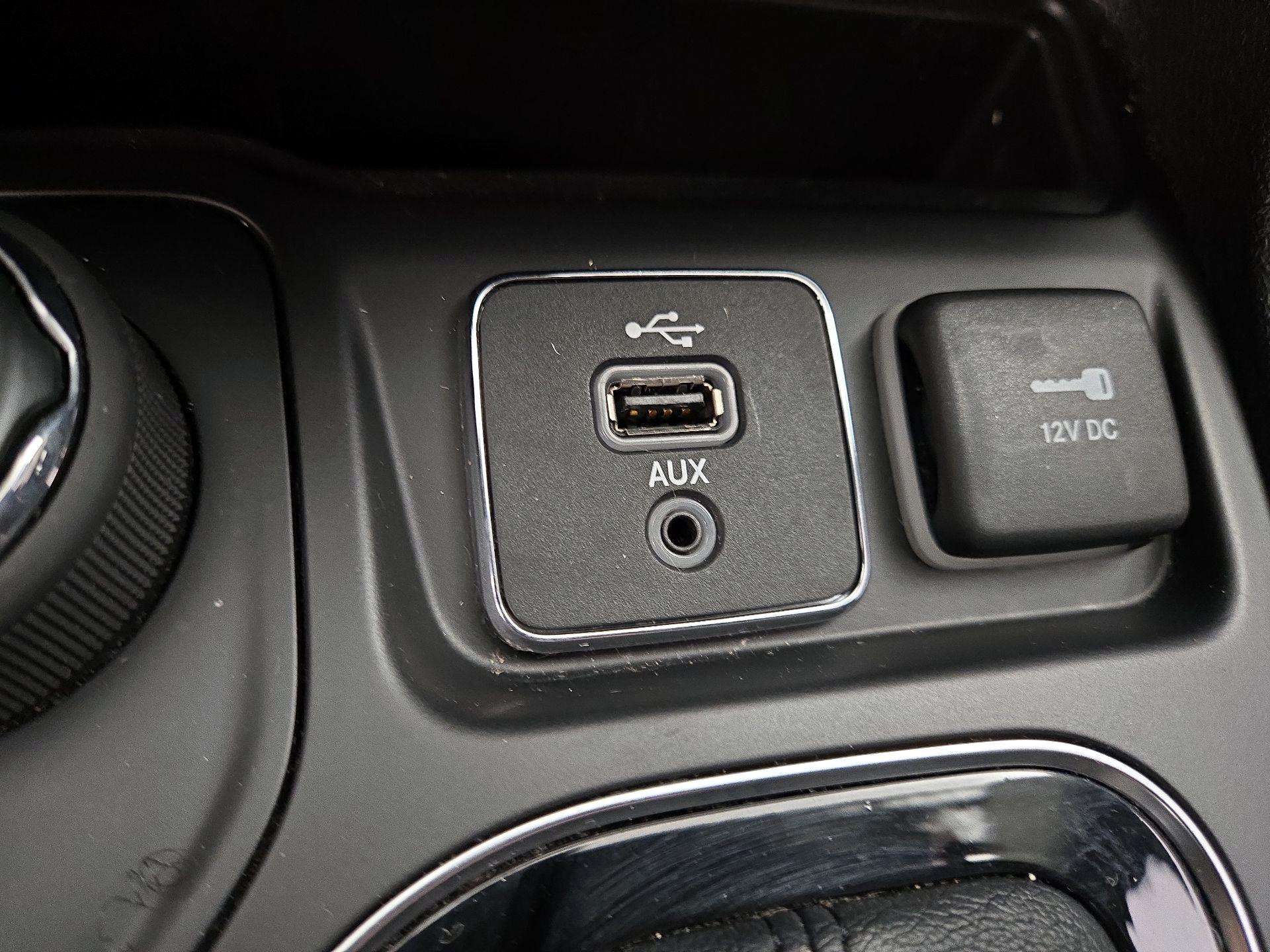 Thumbnail: 2019 Jeep Cherokee - 19