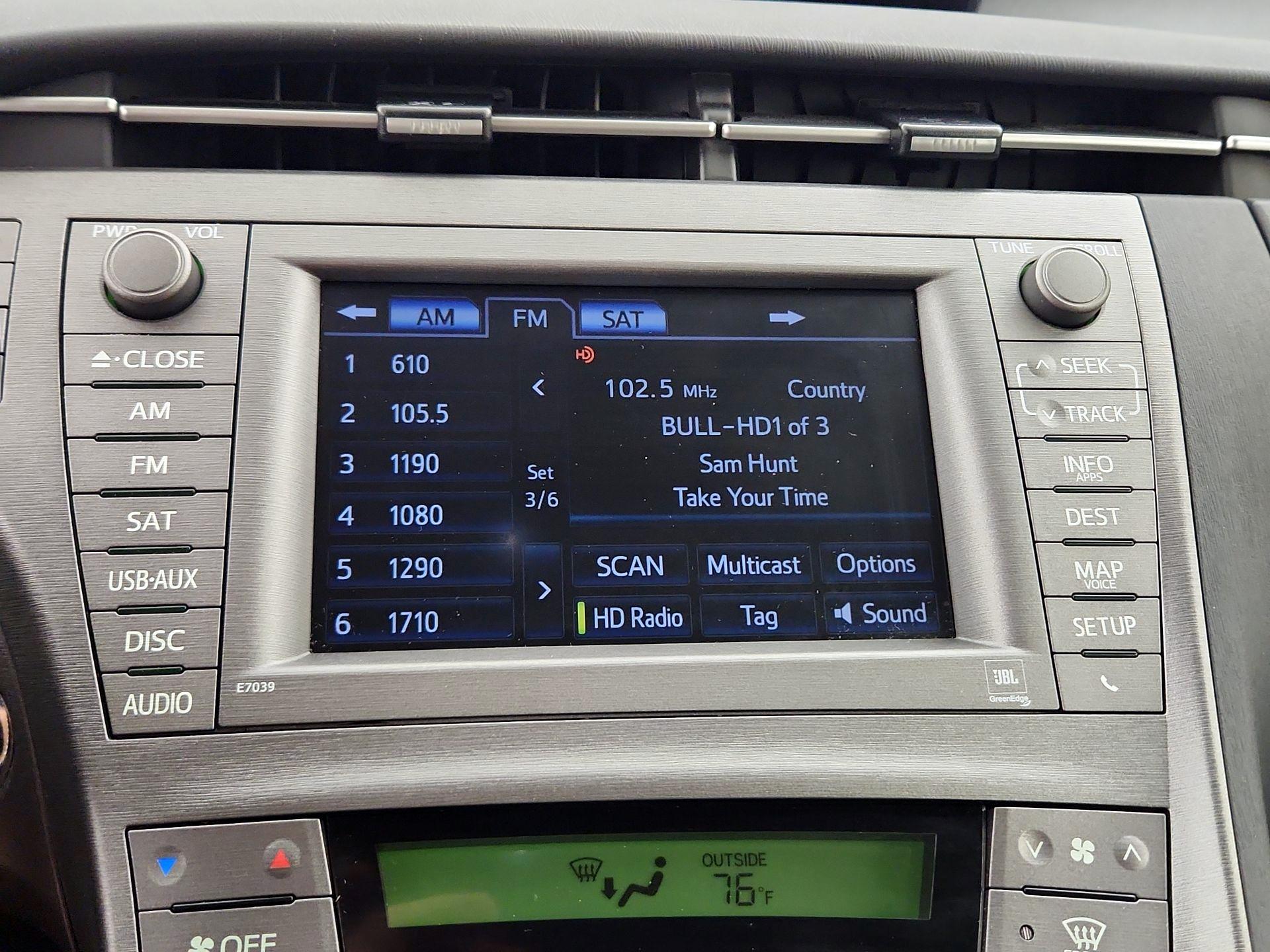 Thumbnail: 2015 Toyota Prius - 16