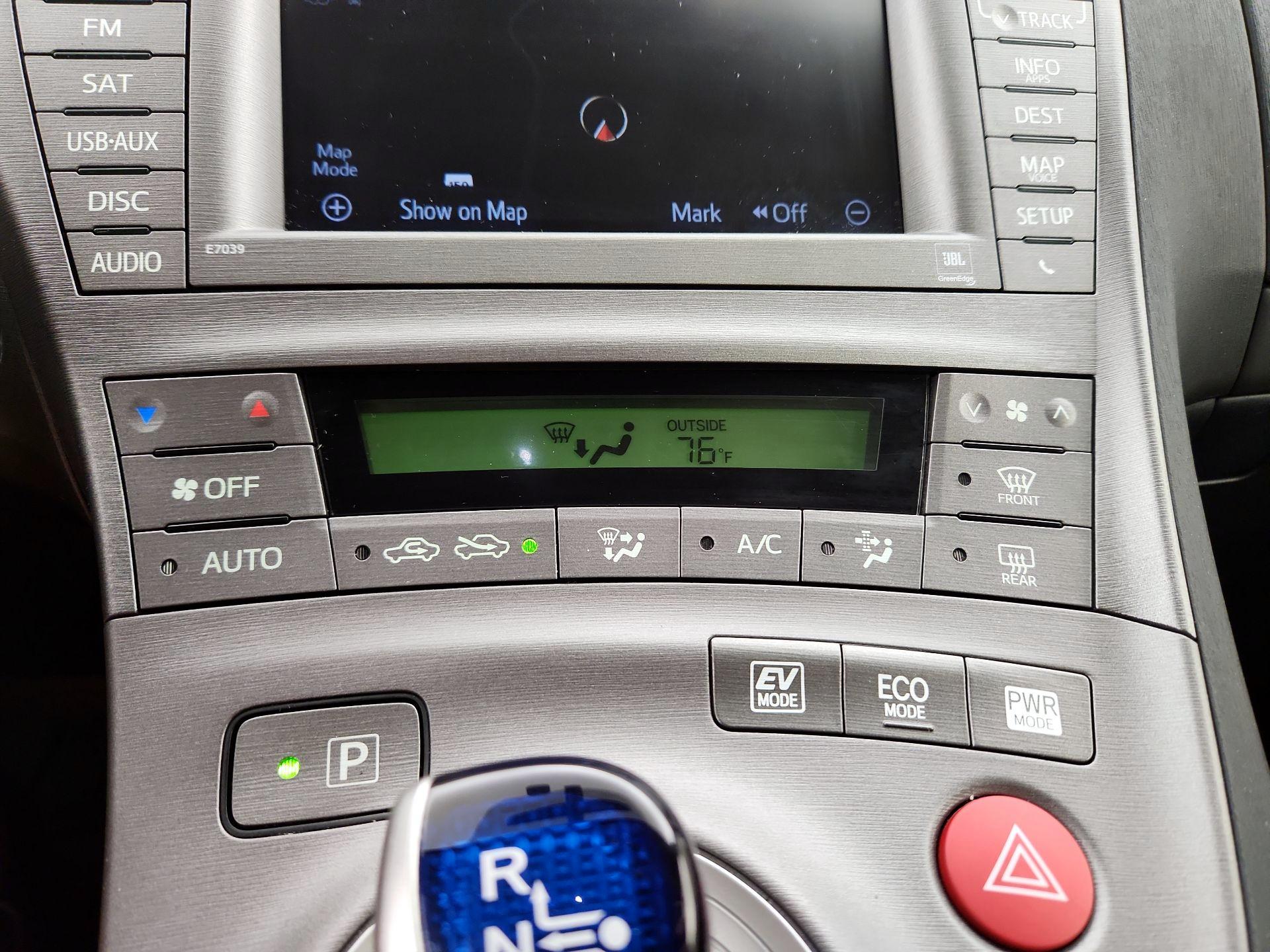 Thumbnail: 2015 Toyota Prius - 17