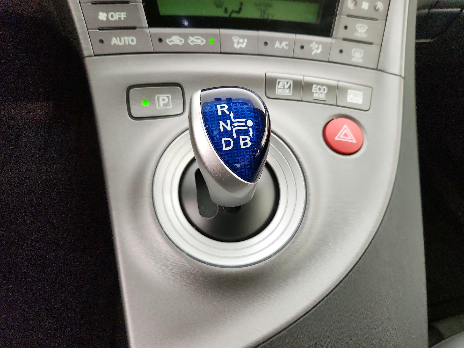 Thumbnail: 2015 Toyota Prius - 18