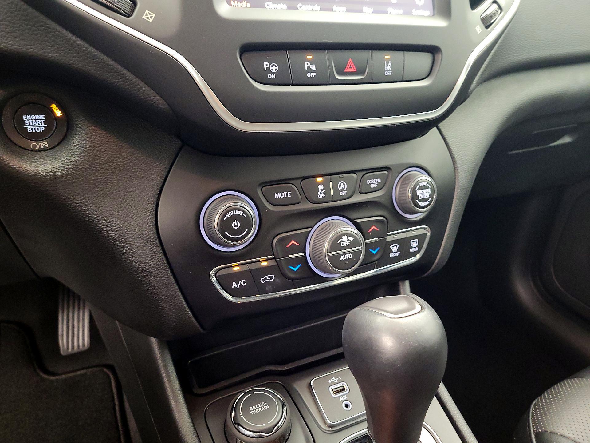 Thumbnail: 2023 Jeep Cherokee - 16