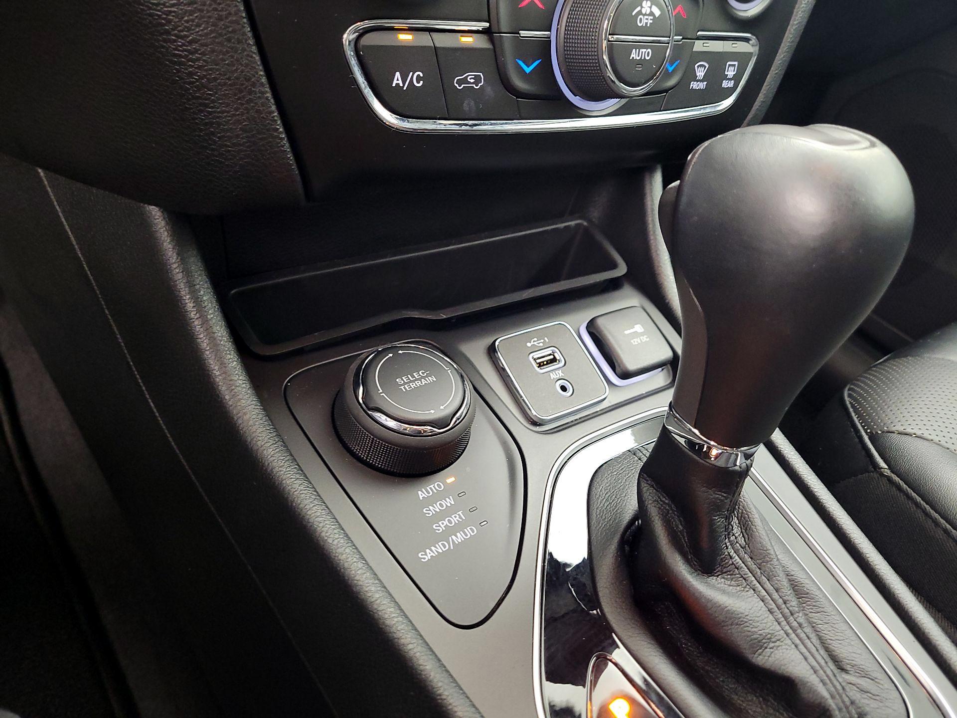Thumbnail: 2023 Jeep Cherokee - 18