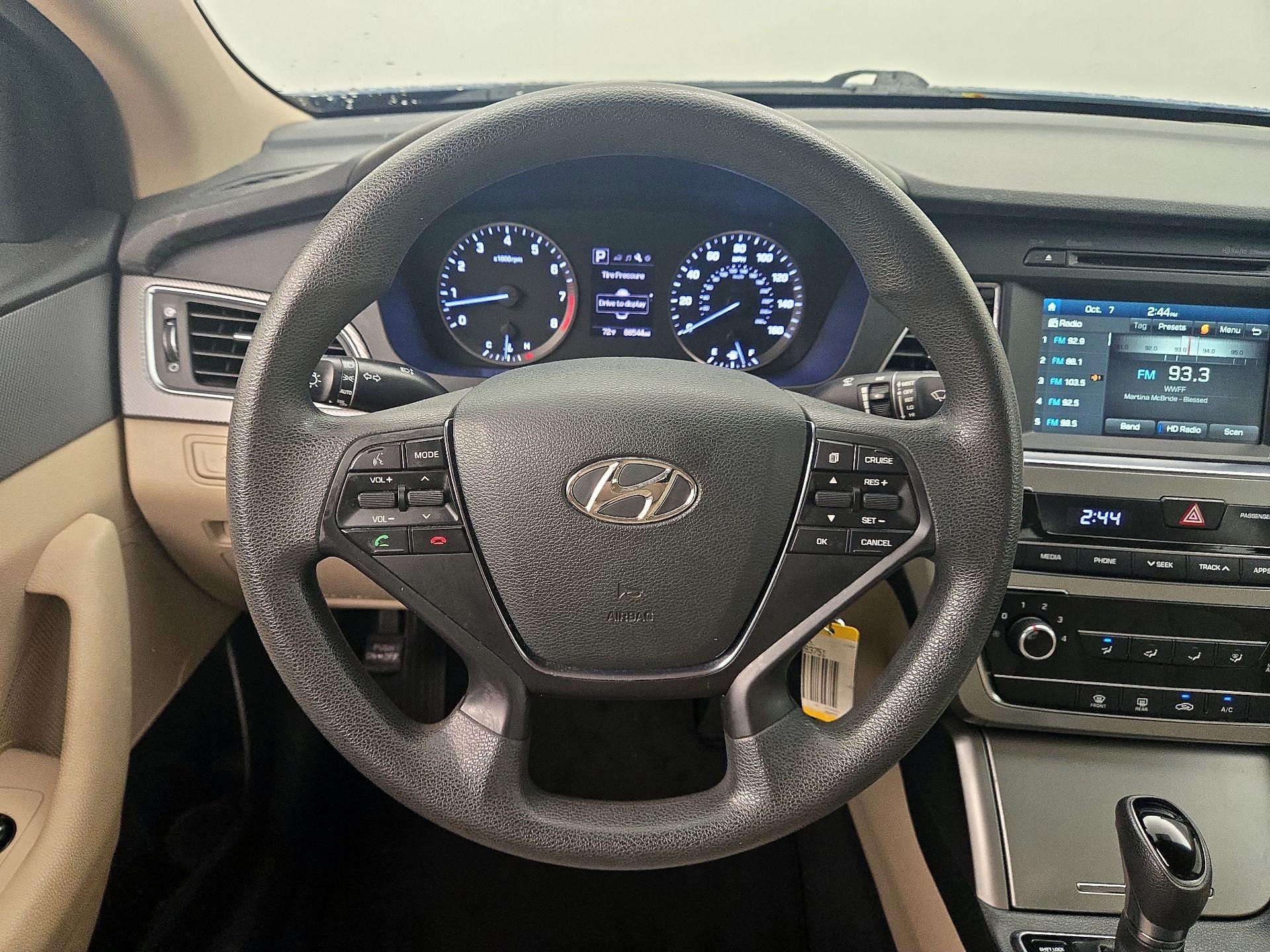 Thumbnail: 2016 Hyundai Sonata - 10