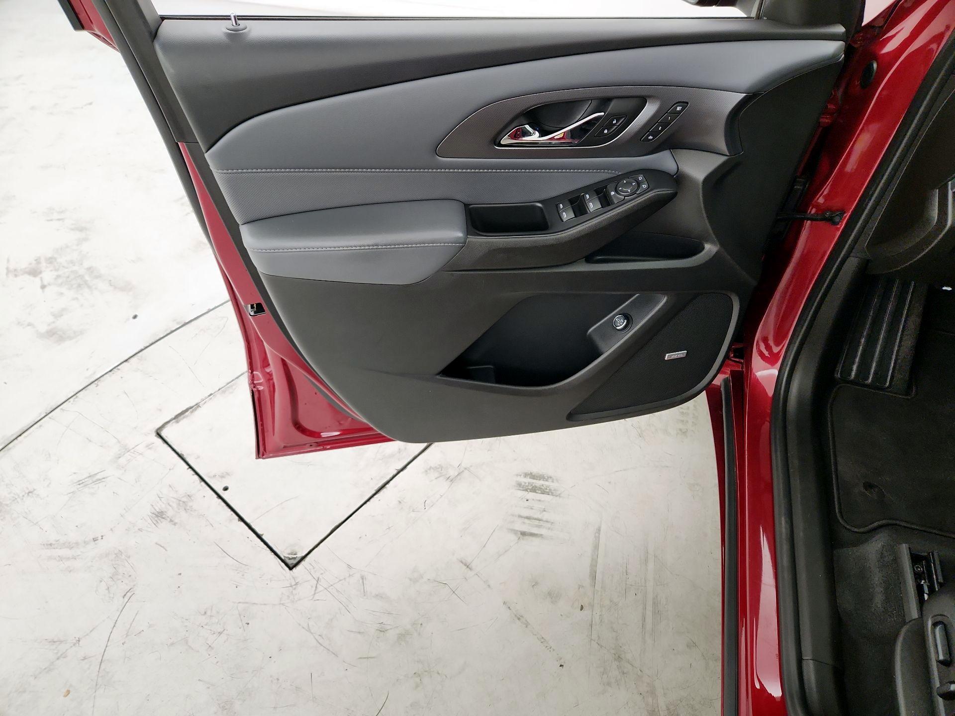 Thumbnail: 2021 Chevrolet Traverse - 12