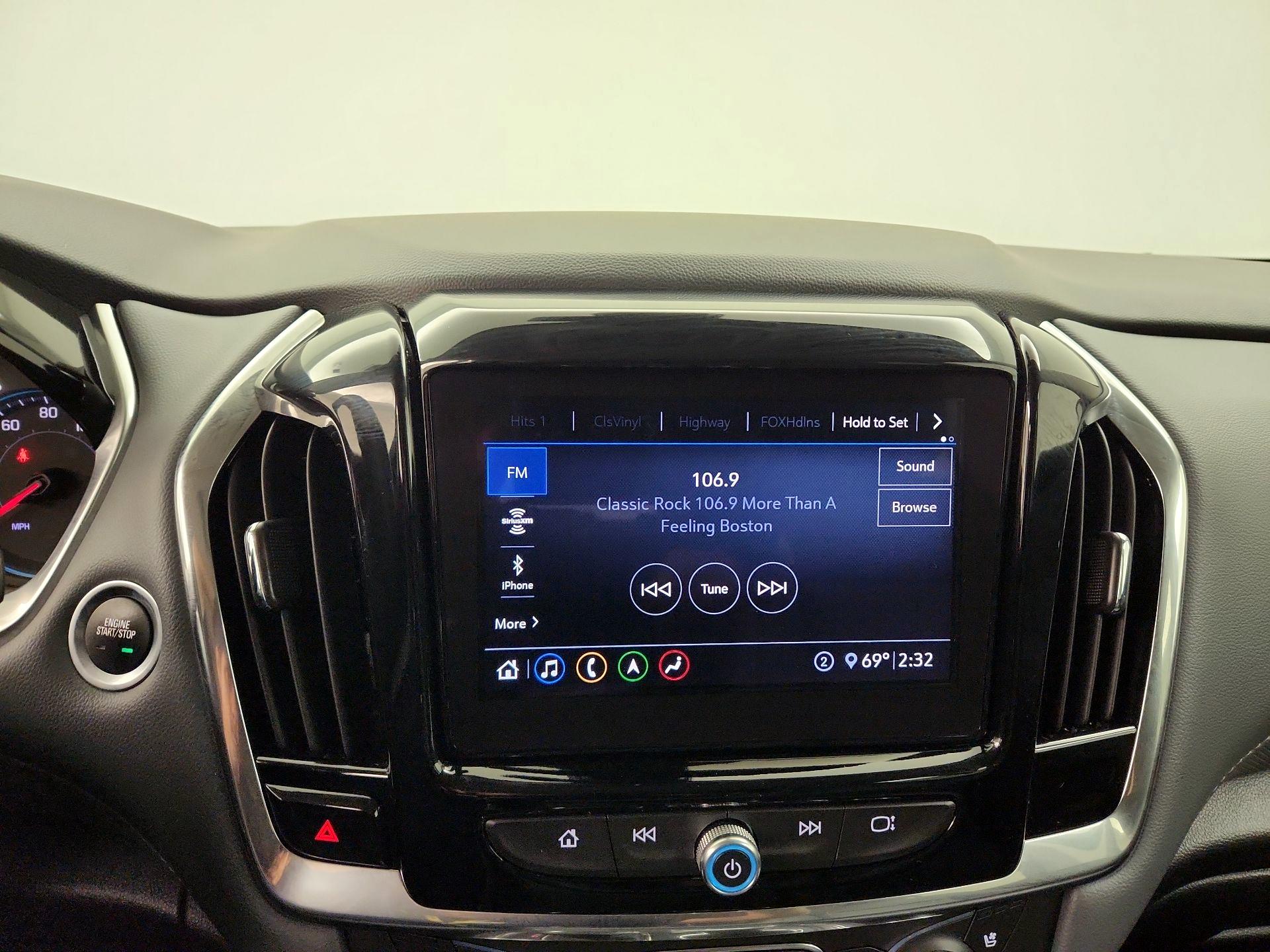 Thumbnail: 2021 Chevrolet Traverse - 16