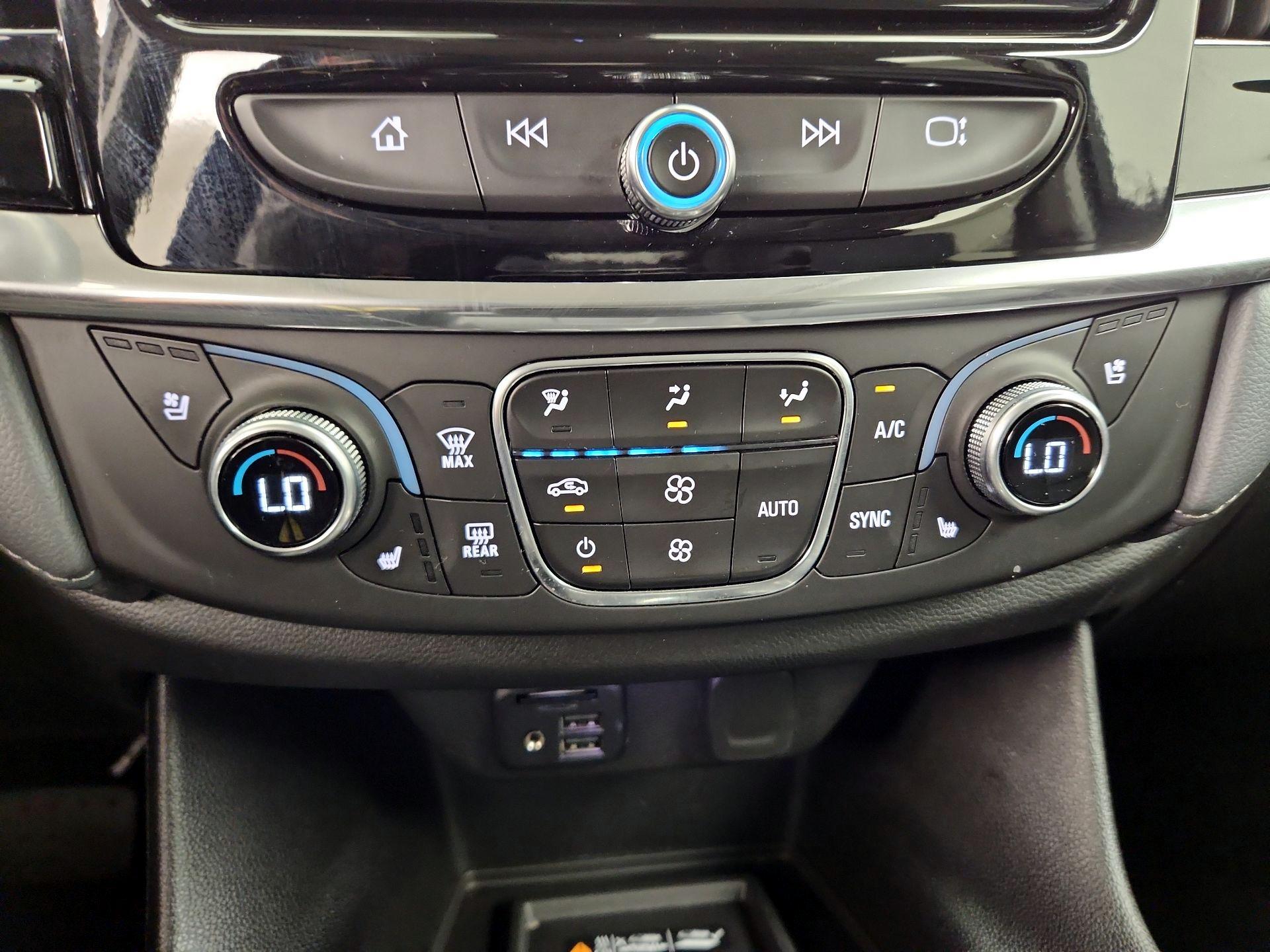 Thumbnail: 2021 Chevrolet Traverse - 17