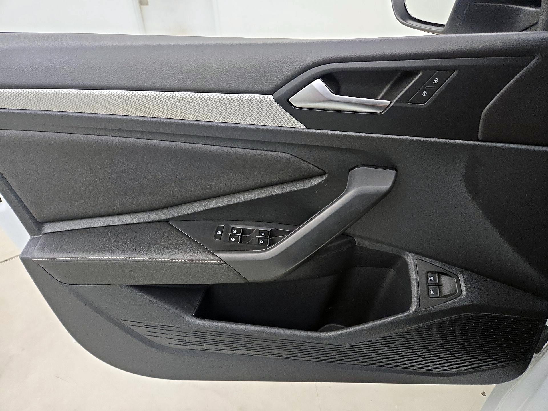Thumbnail: 2023 Volkswagen Jetta - 12