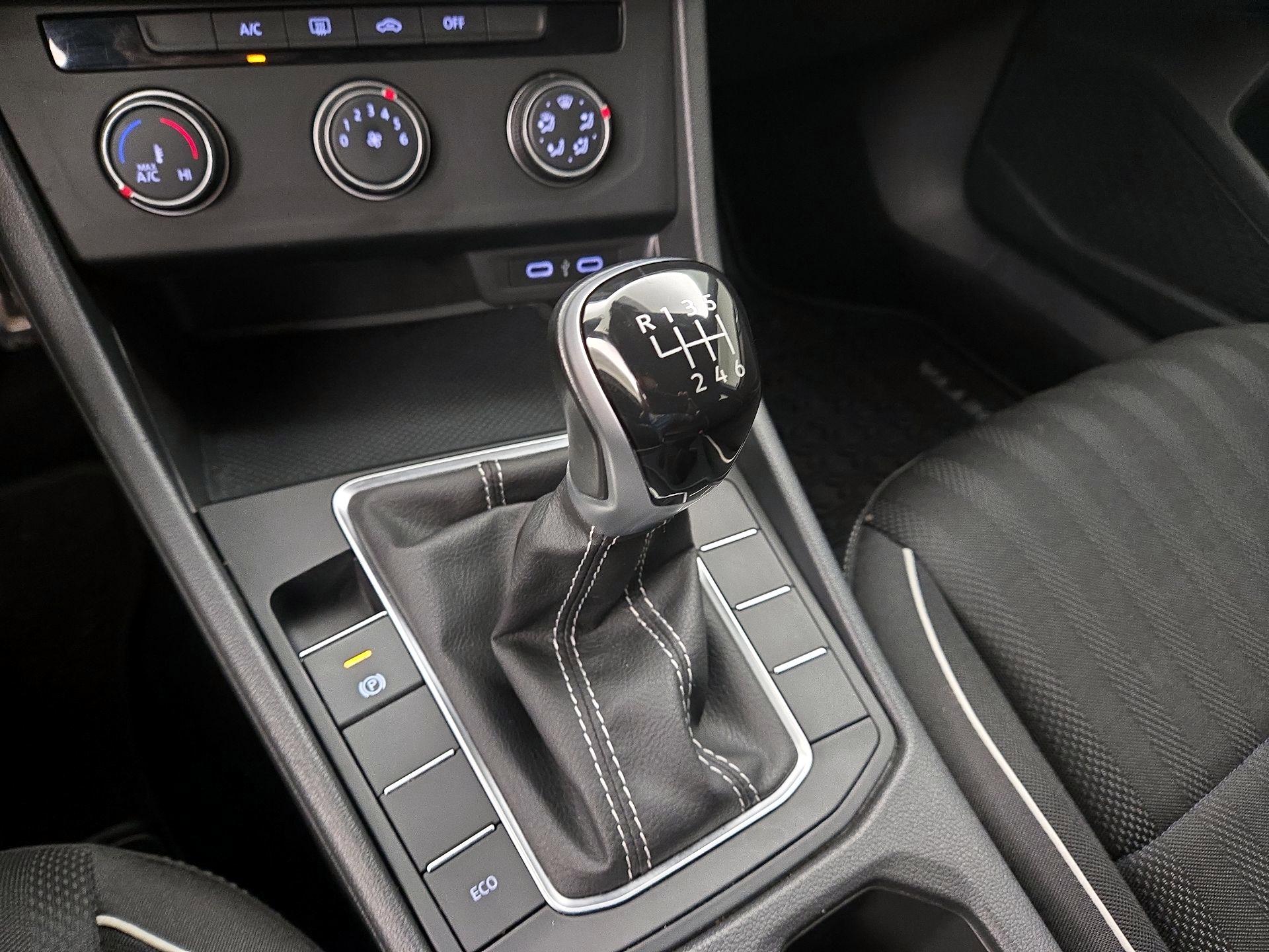 Thumbnail: 2023 Volkswagen Jetta - 17