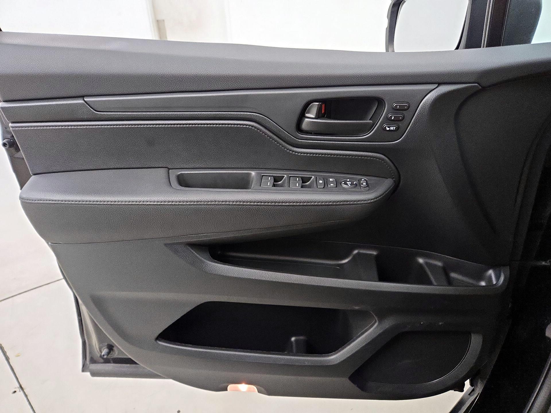 Thumbnail: 2023 Honda Odyssey - 12