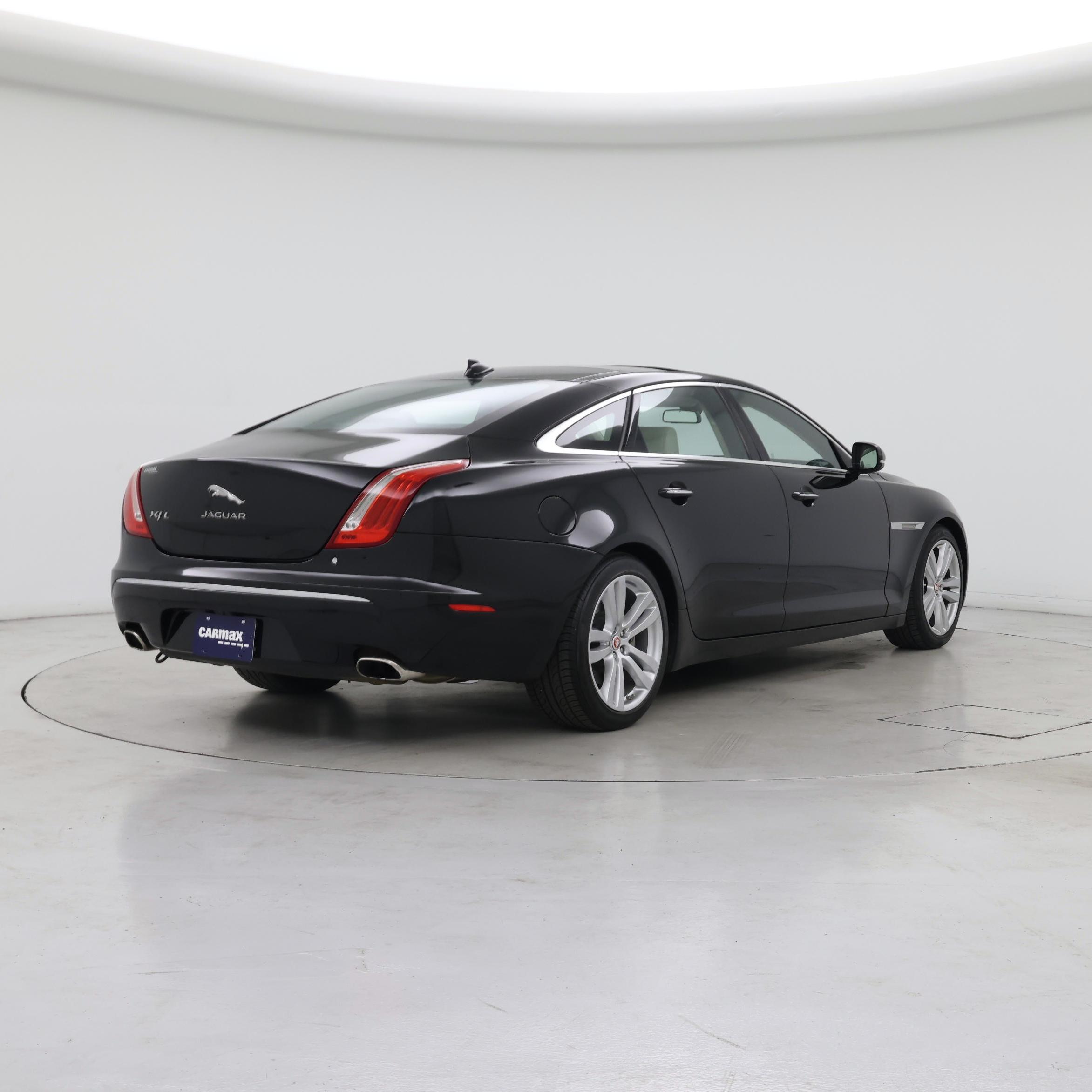 Thumbnail: 2015 Jaguar XJ - 8