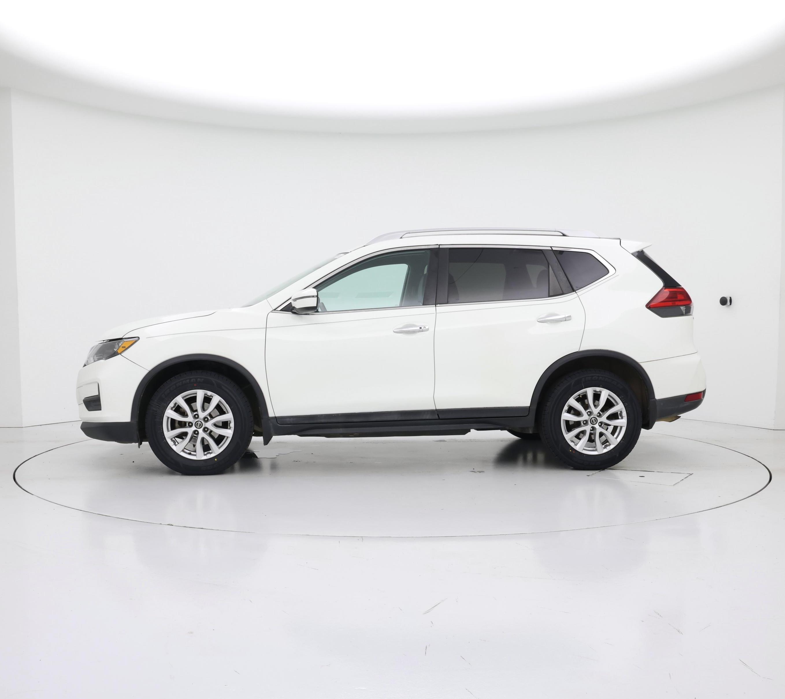 Thumbnail: 2017 Nissan Rogue - 3