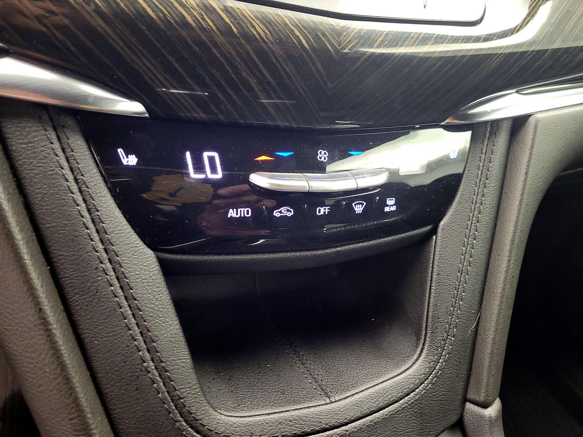 Thumbnail: 2022 Cadillac XT6 - 14