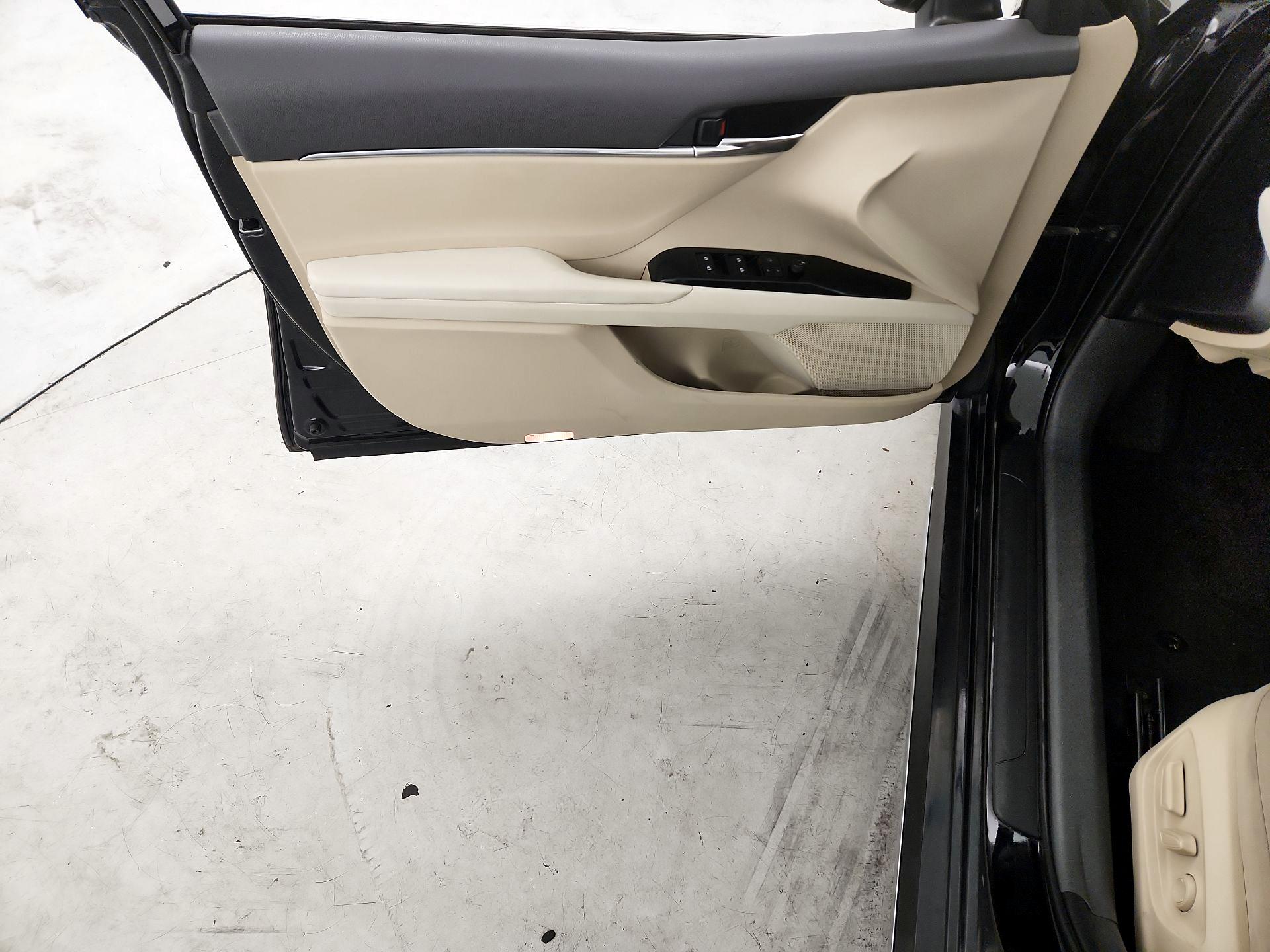 Thumbnail: 2018 Toyota Camry - 12