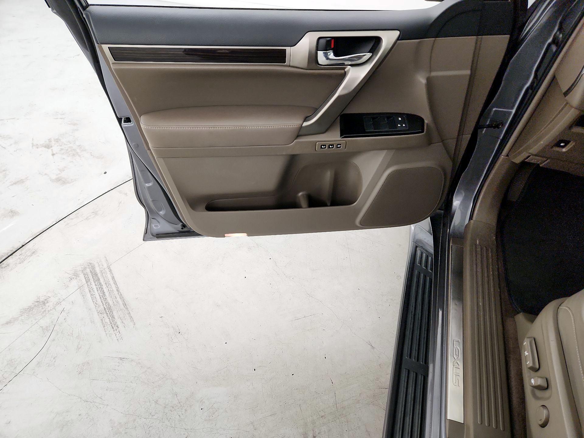Thumbnail: 2016 Lexus GX - 12