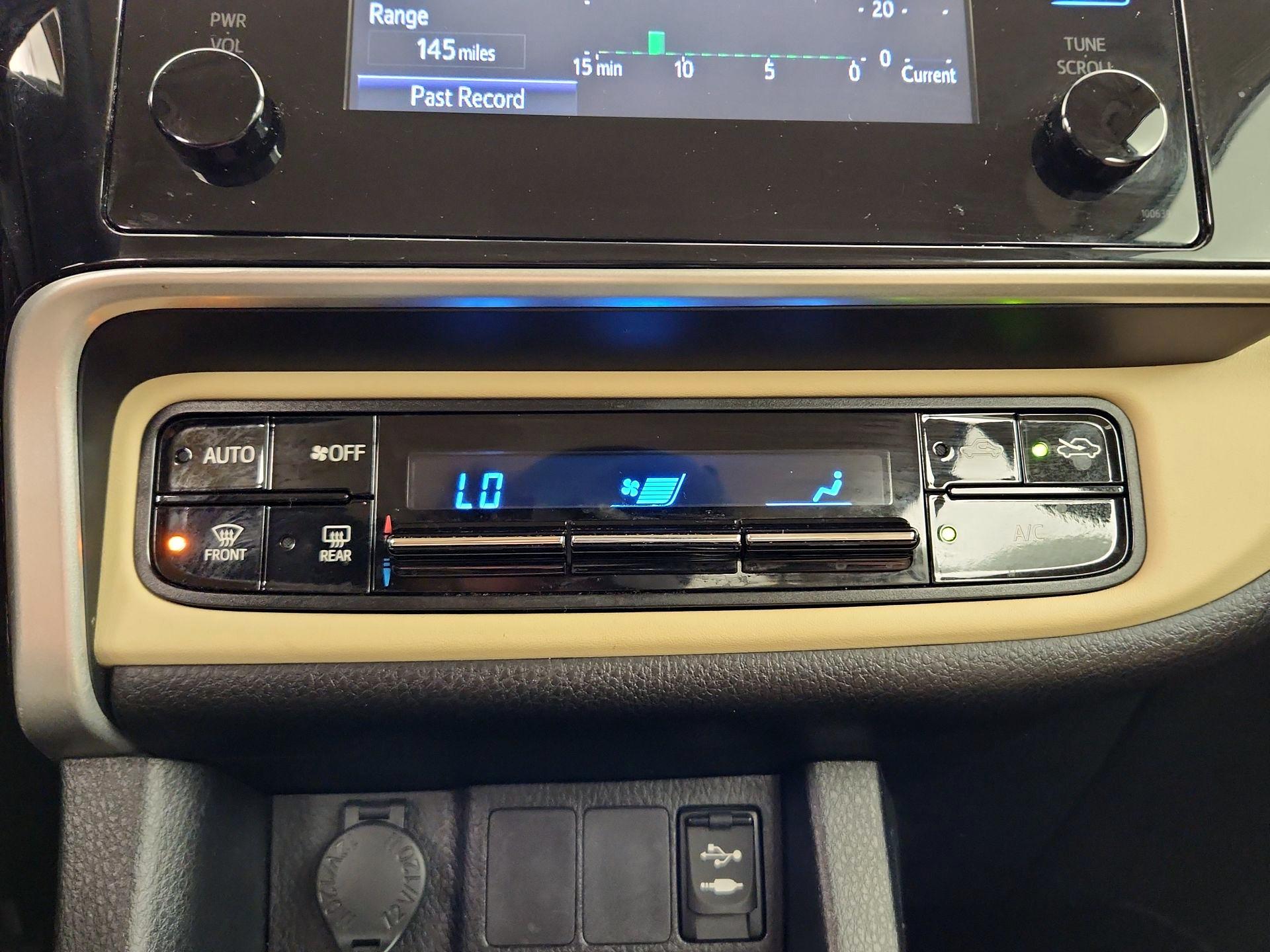 Thumbnail: 2018 Toyota Corolla - 16