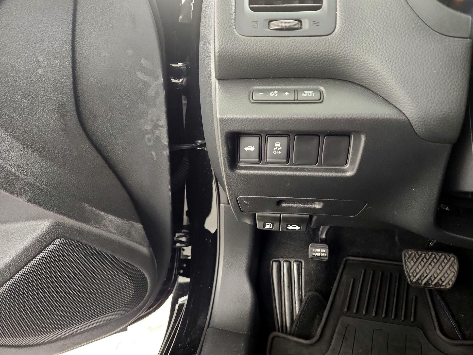 Thumbnail: 2018 Nissan Altima - 13