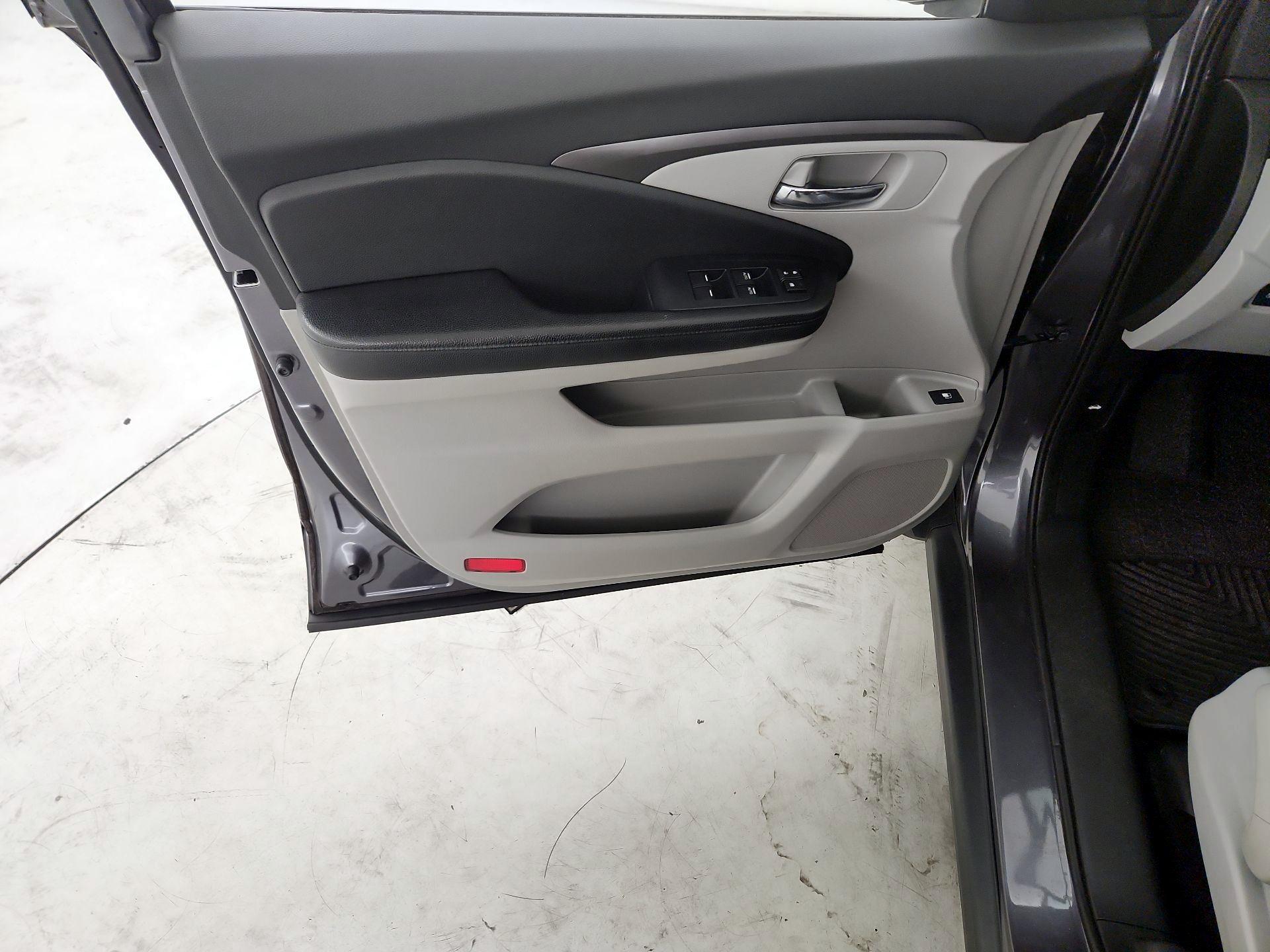 Thumbnail: 2016 Honda Pilot - 12