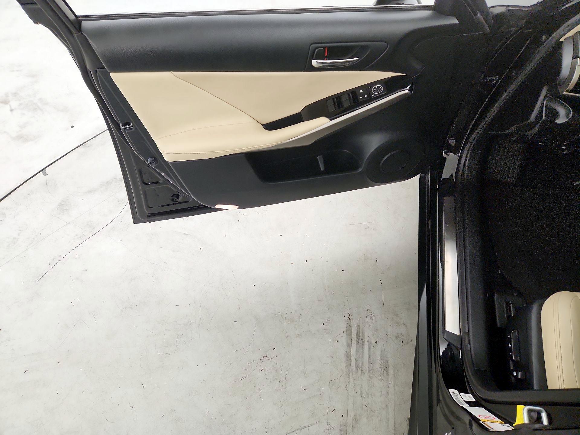 Thumbnail: 2016 Lexus IS - 12
