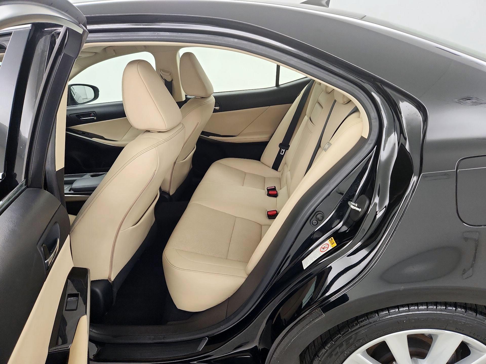 Thumbnail: 2016 Lexus IS - 20